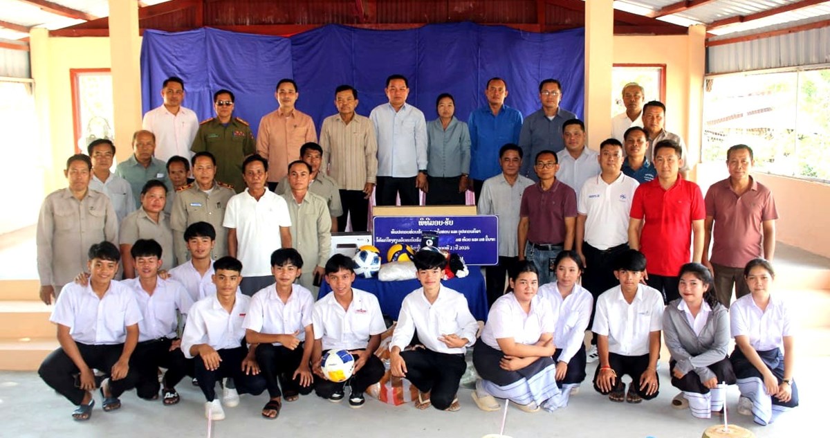 ສດເກາອດມໂຂງ ມອບທນ 100 ລານກວາກບ ບລະນະສະໂມສອນໂຮງຮຽນ - image 1