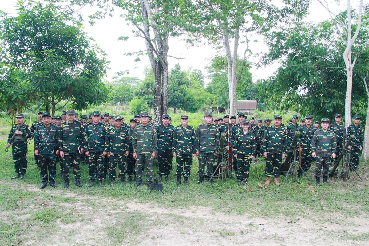 ຮອງຫົວໜ້າກົມໃຫຍ່ການເມືອງກອງທັບ ພົບປະໂອ້ລົມນັກຮົບຫັດແອບຝຶກອົບຮົມຕີພິເສດໃຕ້ຝຸ່ນ image 2 ຮອງຫວໜາກມໃຫຍການເມອງກອງທບ ພບປະໂອລມນກຮບຫດແອບຝກອບຮມຕພເສດໃຕຝນ - image 2