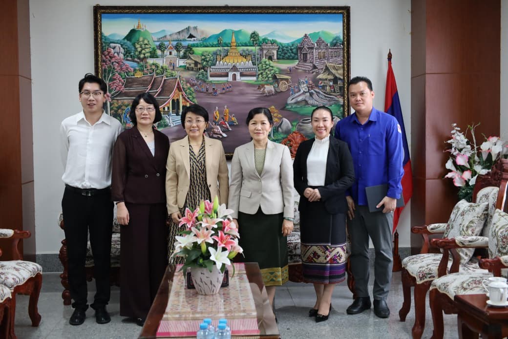 ຮອງລດຖະມນຕ ຕອນຮບທດ ສປ ຈນ ເຂາຢຽມພບປະ - image 1