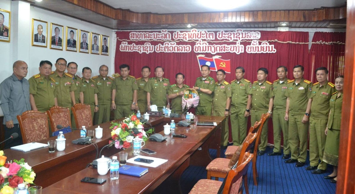 ຮອງລັດຖະມົນຕີກະຊວງ ປກສ ຢ້ຽມຢາມໂອ້ລົມຄະນະນຳ ປກສ ແຂວງຈຳປາສັກ image 2 ຮອງລດຖະມນຕກະຊວງ ປກສ ຢຽມຢາມໂອລມຄະນະນຳ ປກສ ແຂວງຈຳປາສກ - image 2