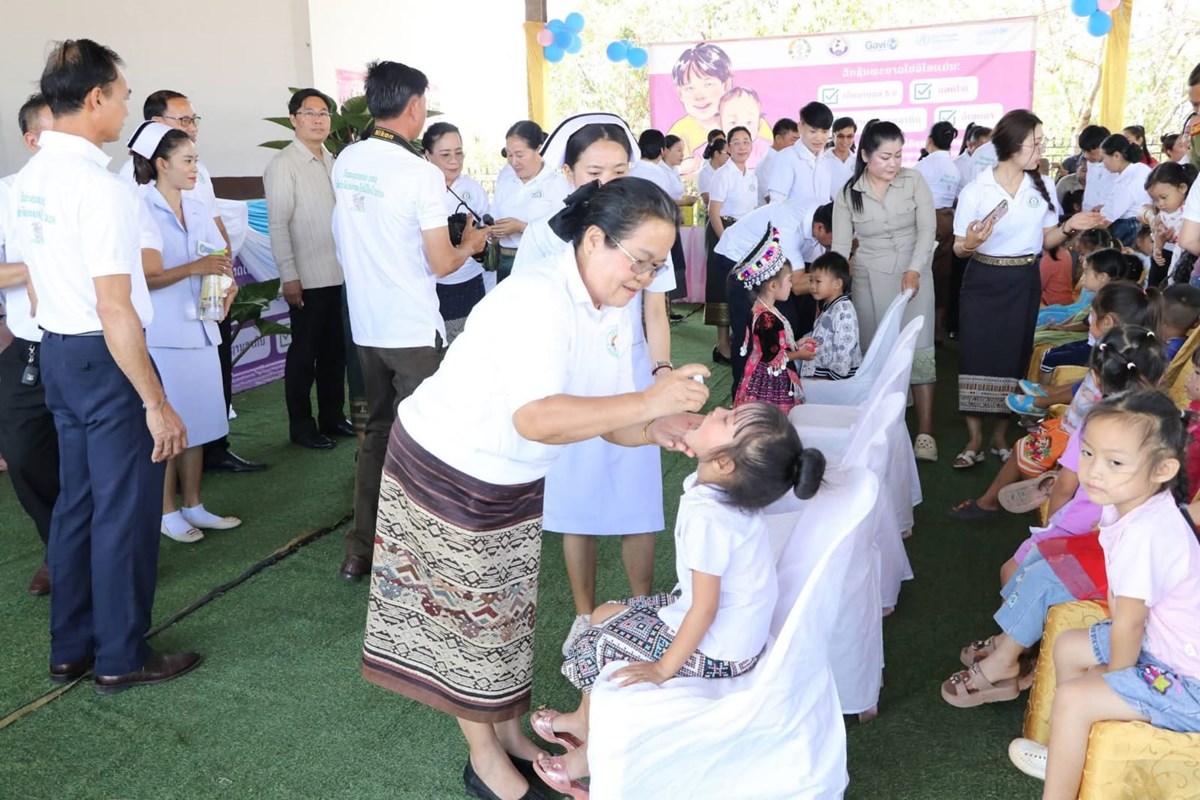 ສາທາແຂວງວຽງຈັນ ສຳເລັດການຢອດວັກຊິນໂປລີໂອ ແລະ ສັກວັກຊິນປ້ອງກັນພະຍາດໝາກແດງໃຫ້ເດັກລຸ່ມ 5 ປີ image 2 ສາທາແຂວງວຽງຈນ ສຳເລດການຢອດວກຊນໂປລໂອ ແລະ ສກວກຊນປອງກນພະຍາດໝາກແດງໃຫເດກລມ 5 ປ - image 2