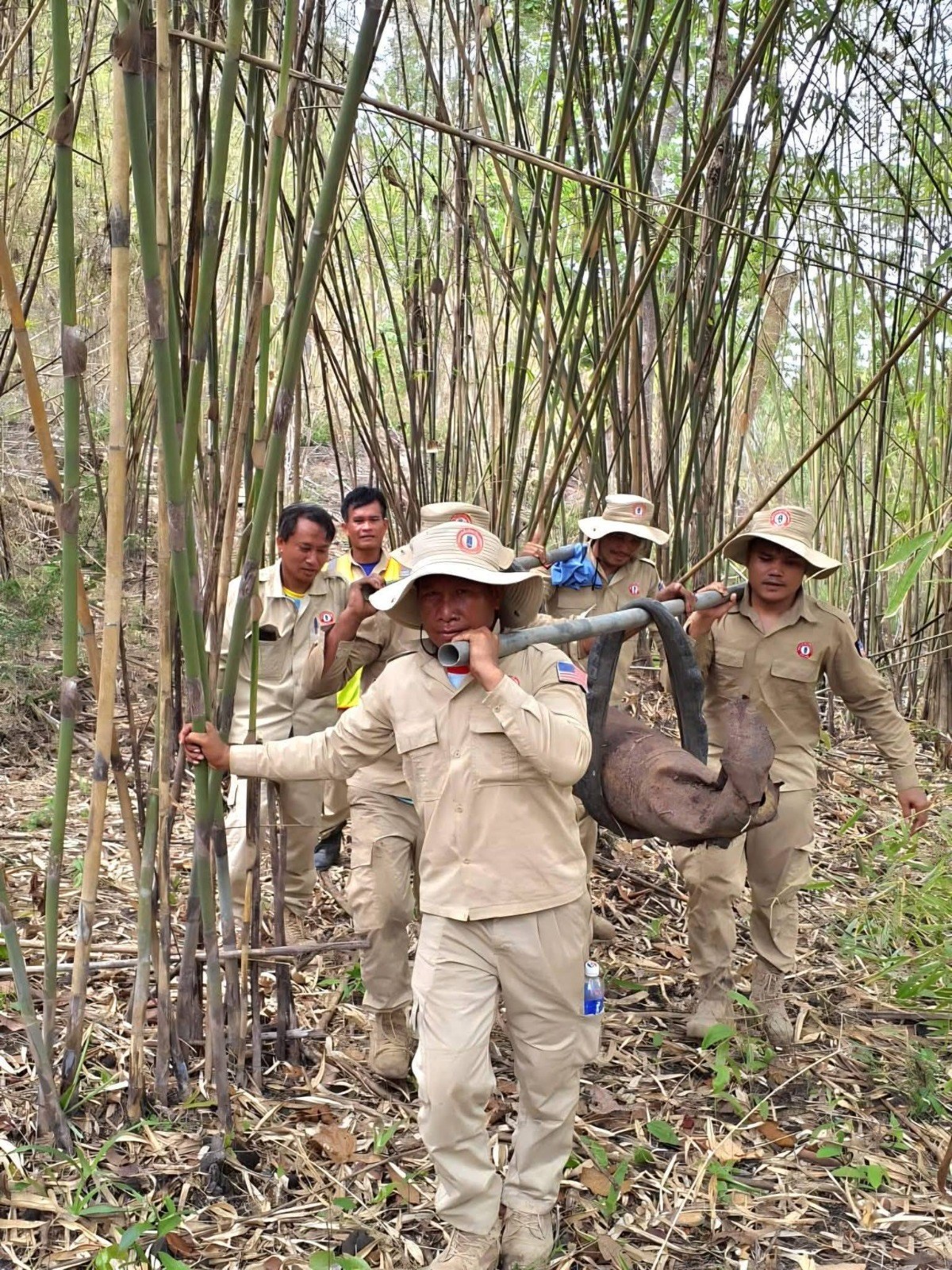 ທຳລາຍລະເບີດໃຫຍ່ MK 82 GPLD ນໍ້າໜັກ 500 ປອນ ຢູ່ເມືອງພູວົງ image 1 ທຳລາຍລະເບດໃຫຍ MK 82 GPLD ນາໜກ 500 ປອນ ຢເມອງພວງ - image 1