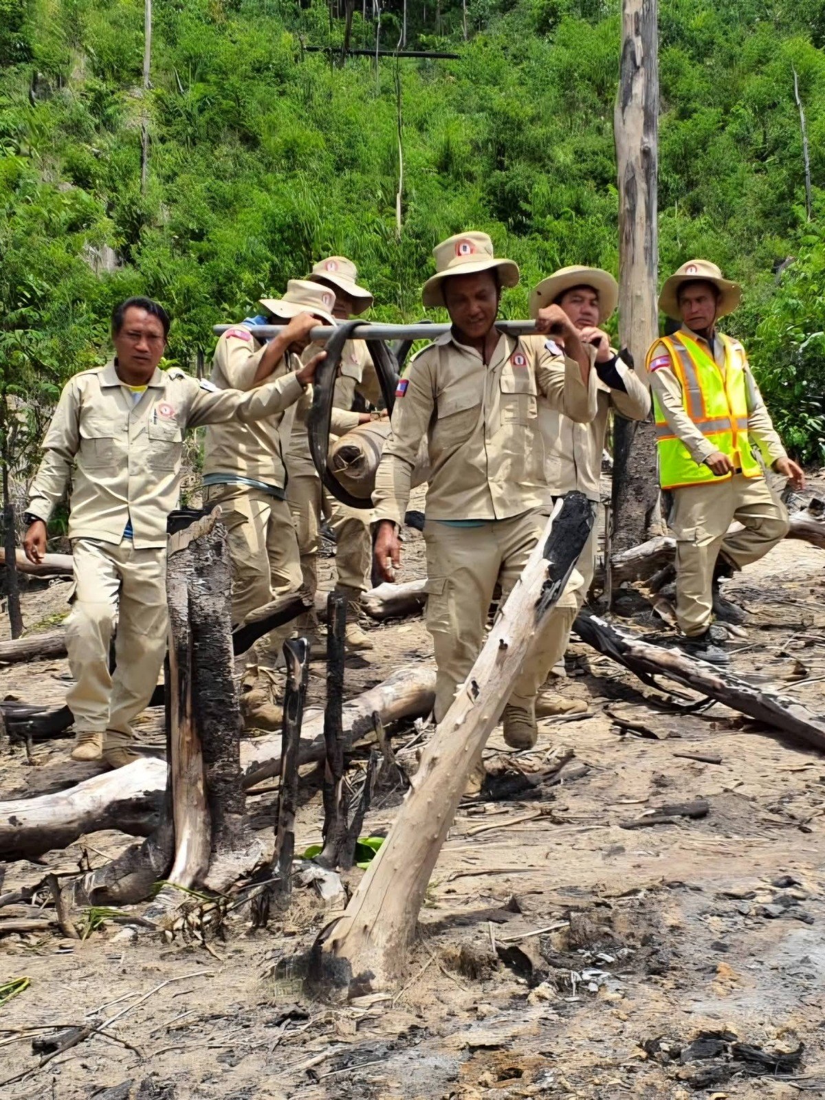 ທຳລາຍລະເບີດໃຫຍ່ MK 82 GPLD ນໍ້າໜັກ 500 ປອນ ຢູ່ເມືອງພູວົງ image 2 ທຳລາຍລະເບດໃຫຍ MK 82 GPLD ນາໜກ 500 ປອນ ຢເມອງພວງ - image 2