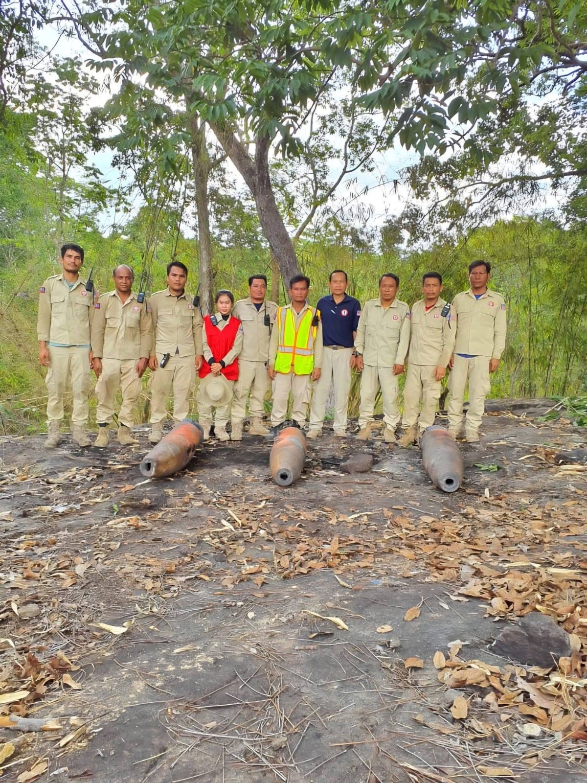ທຳລາຍລະເບີດໃຫຍ່ MK 82 GPLD ນໍ້າໜັກ 500 ປອນ ຢູ່ເມືອງພູວົງ image 3 ທຳລາຍລະເບດໃຫຍ MK 82 GPLD ນາໜກ 500 ປອນ ຢເມອງພວງ - image 3
