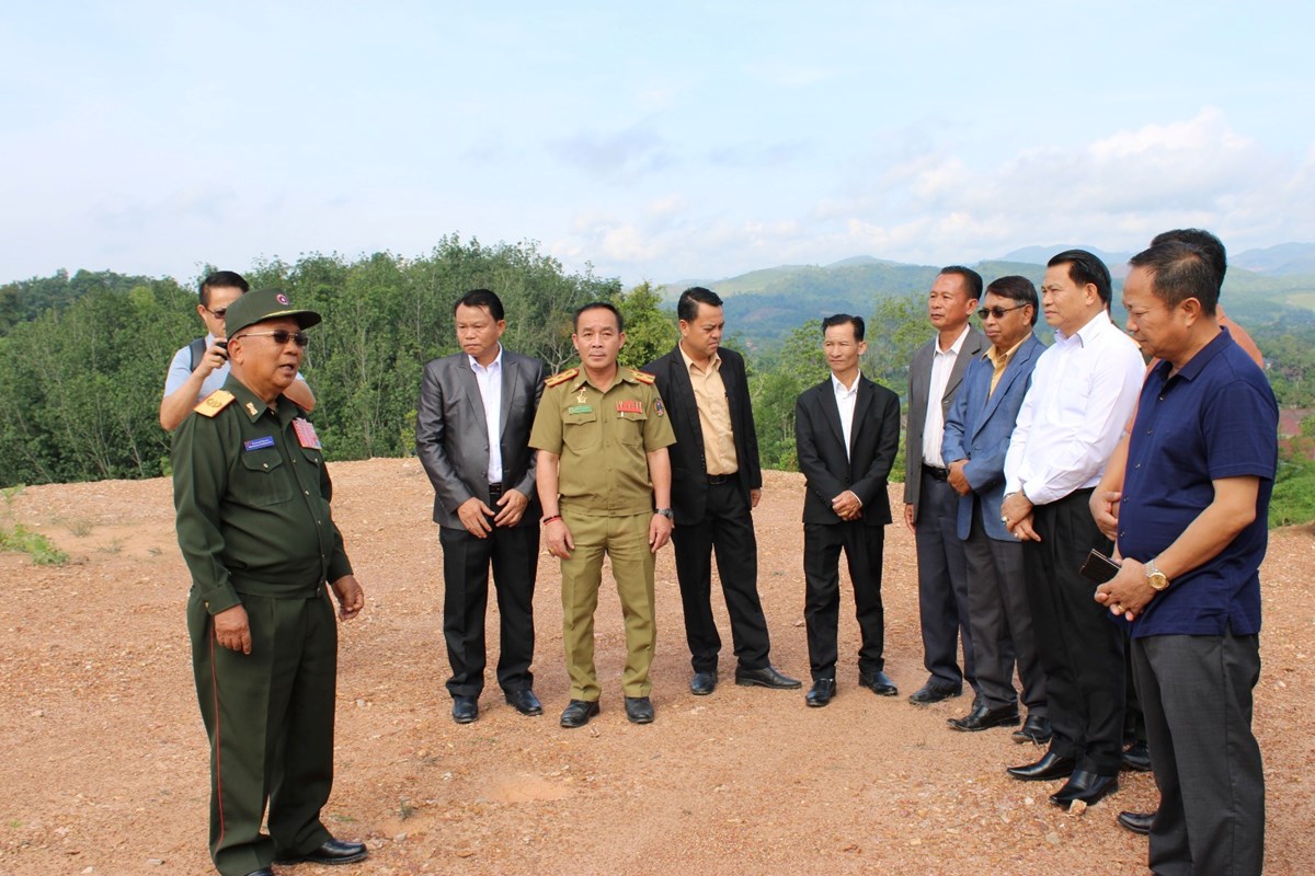 ອະດີດຮອງນາຍົກລັດຖະມົນຕີ ເຄື່ອນໄຫວຊຸກຍູ້ການສ້າງອະນຸສອນສະຖານບັ້ນຮົບນໍ້າບາກ image 2 ອະດດຮອງນາຍກລດຖະມນຕ ເຄອນໄຫວຊກຍການສາງອະນສອນສະຖານບນຮບນາບາກ - image 2