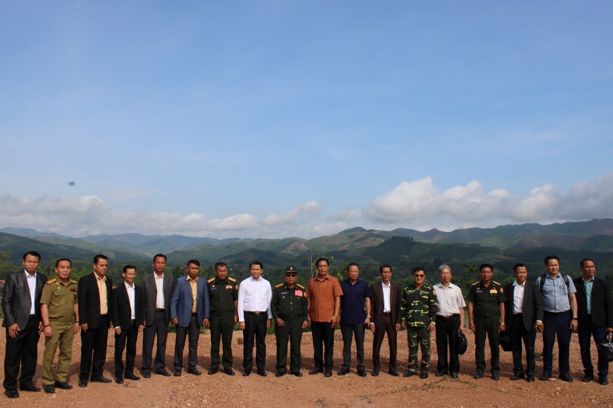 ອະດີດຮອງນາຍົກລັດຖະມົນຕີ ເຄື່ອນໄຫວຊຸກຍູ້ການສ້າງອະນຸສອນສະຖານບັ້ນຮົບນໍ້າບາກ image 3 ອະດດຮອງນາຍກລດຖະມນຕ ເຄອນໄຫວຊກຍການສາງອະນສອນສະຖານບນຮບນາບາກ - image 3
