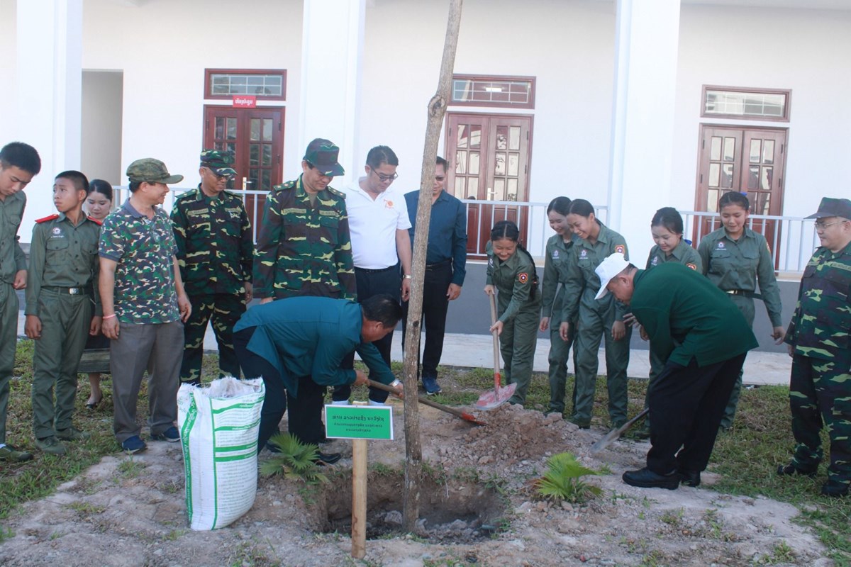 PSL ມອບເງິນຊຸກຍູ້ ກິດຈະກຳວັນປູກຕົ້ນໄມ້ແຫ່ງຊາດ ກວ່າ 500 ລ້ານກີບ image 1 PSL ມອບເງນຊກຍ ກດຈະກຳວນປກຕນໄມແຫງຊາດ ກວາ 500 ລານກບ - image 1