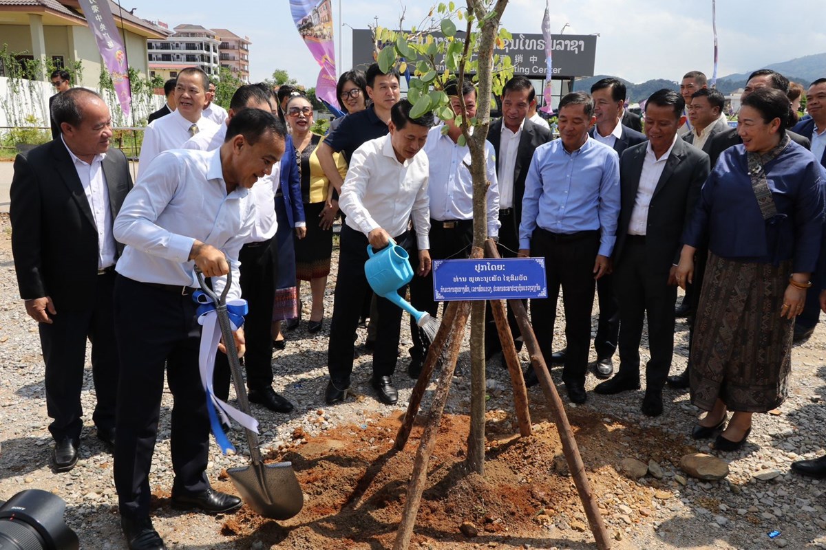 ເລີ່ມລົງມືກໍ່ສ້າງໂຄງການວັງວຽງເຊັນໂທຣພລາຊາ image 1 ເລມລງມກສາງໂຄງການວງວຽງເຊນໂທຣພລາຊາ - image 1