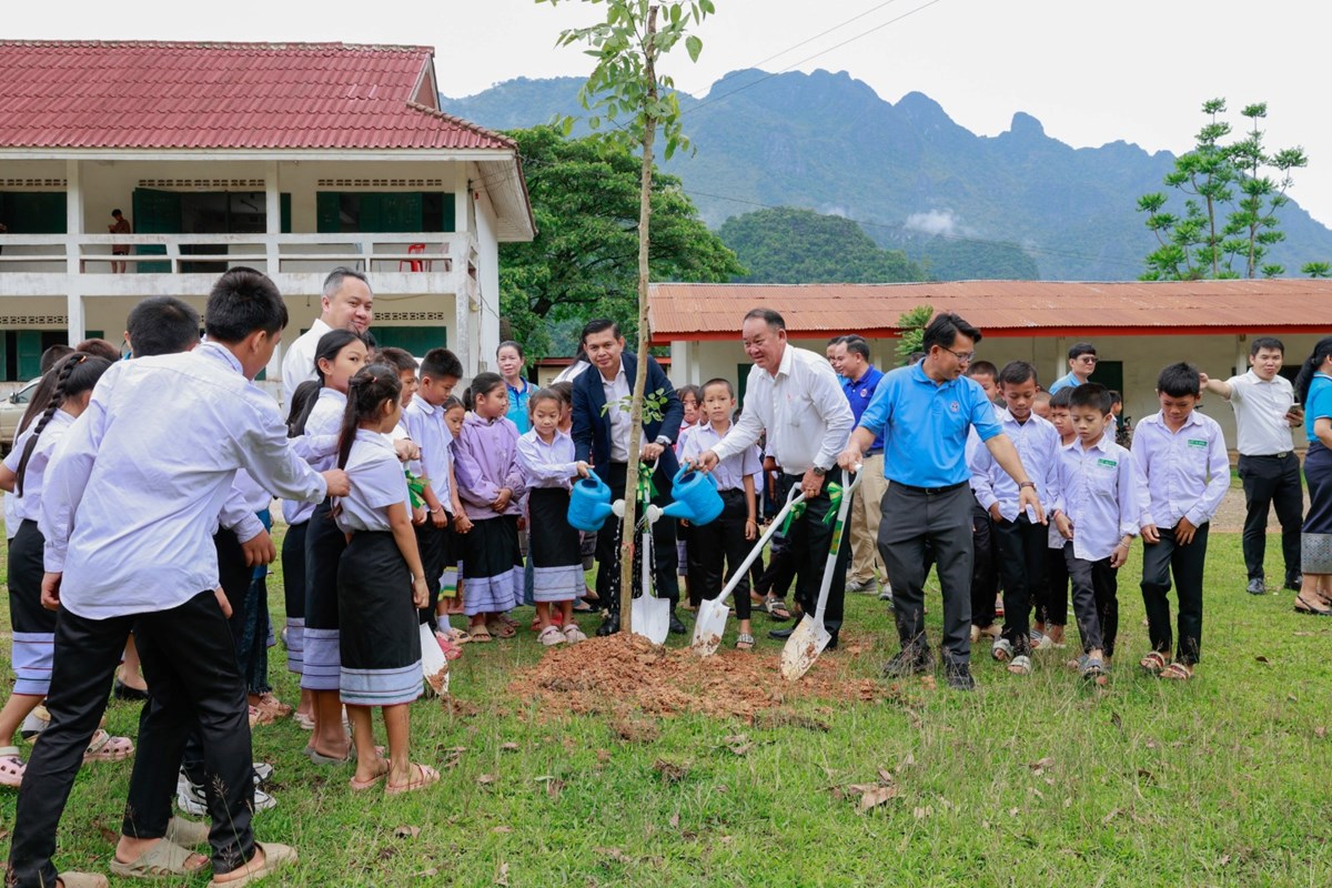 ກຕທ ຈດກດຈະກຳສະຫອງວນເດກສາກນ ແລະ ວນສນທສນຍາ ວາດວຍສດທເດກ - image 1