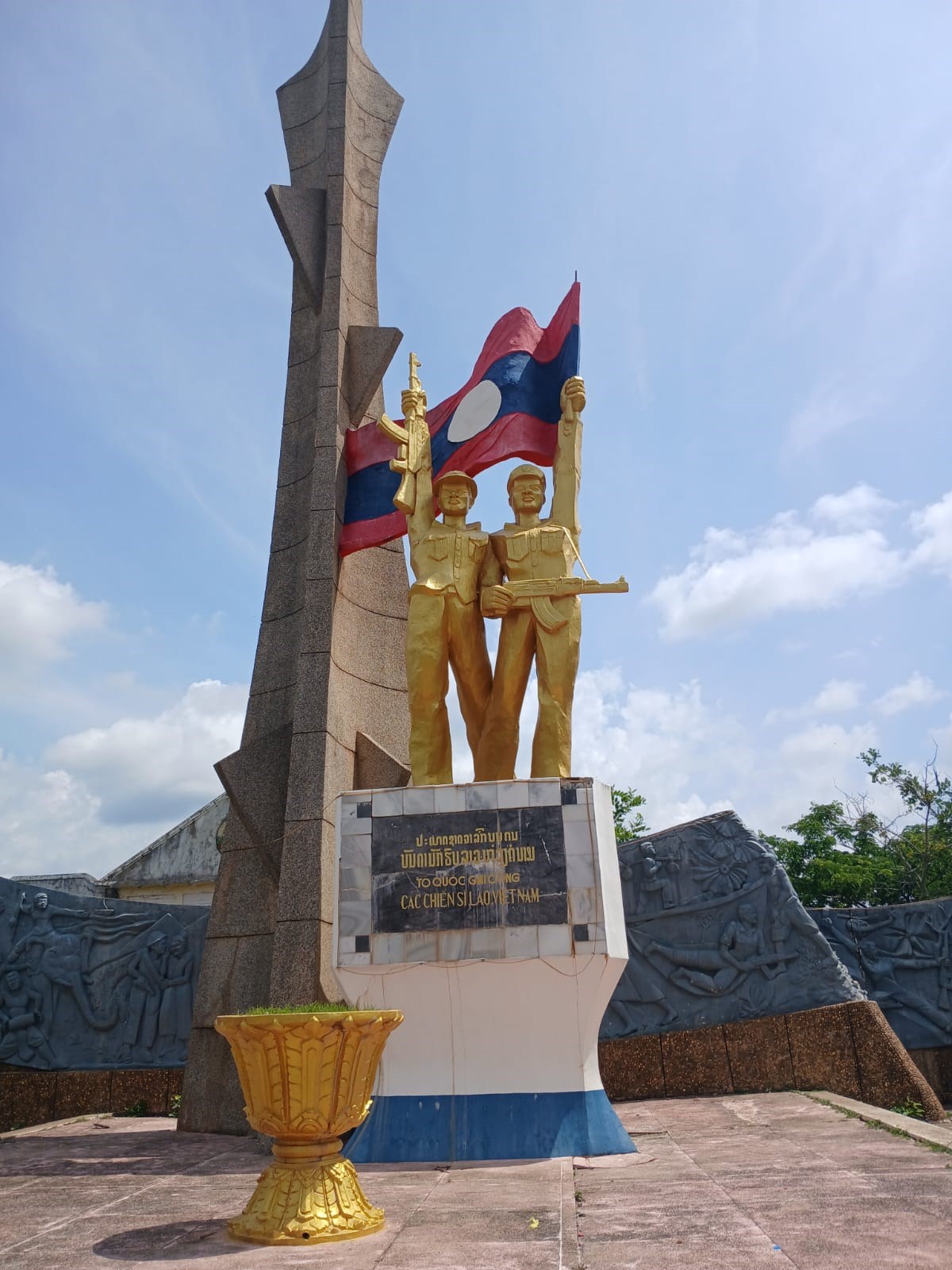 ສລະປນແຫງຊາດລາວ ພອມດວຍຄະນະ ຢຽມຊມສະຖານທຮອງຮອຍບນຮບເກາ - image 2