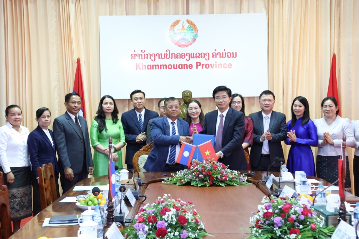 ຄຳ​ມວນ-ກວາງ​ຈ ເພມ​ທະ​ວ​ການ​ຮວມ​ມ ວຽກ​ງານ​ໂຄ​ສະ​ນາ​ອບ​ຮມ - image 2