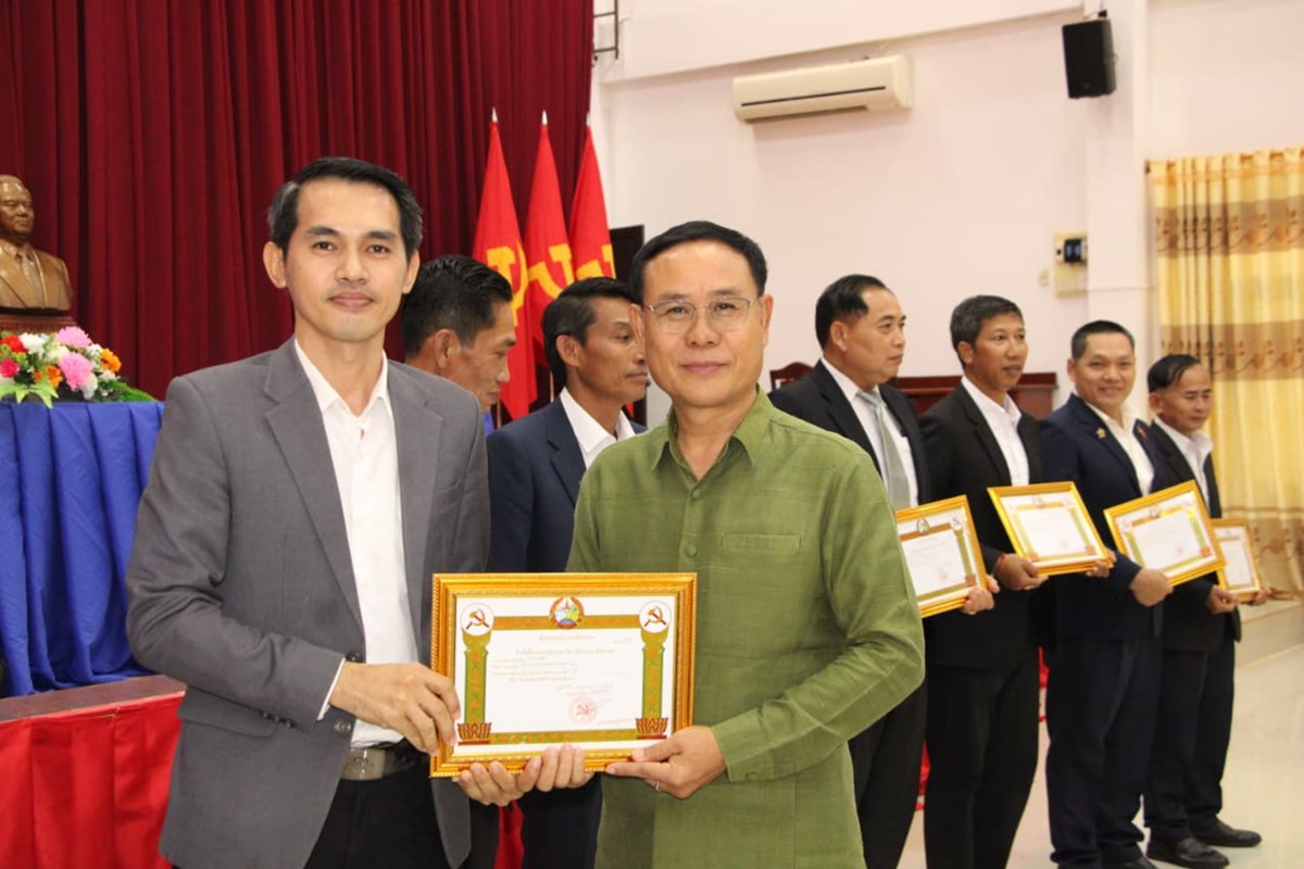 ນະ​ຄອນ​ປາກ​ເຊ ມອບ-ຮບໃບຢງຢນໜວຍພກປອດໃສ ເຂມແຂງ ໝກແໜນ - image 1