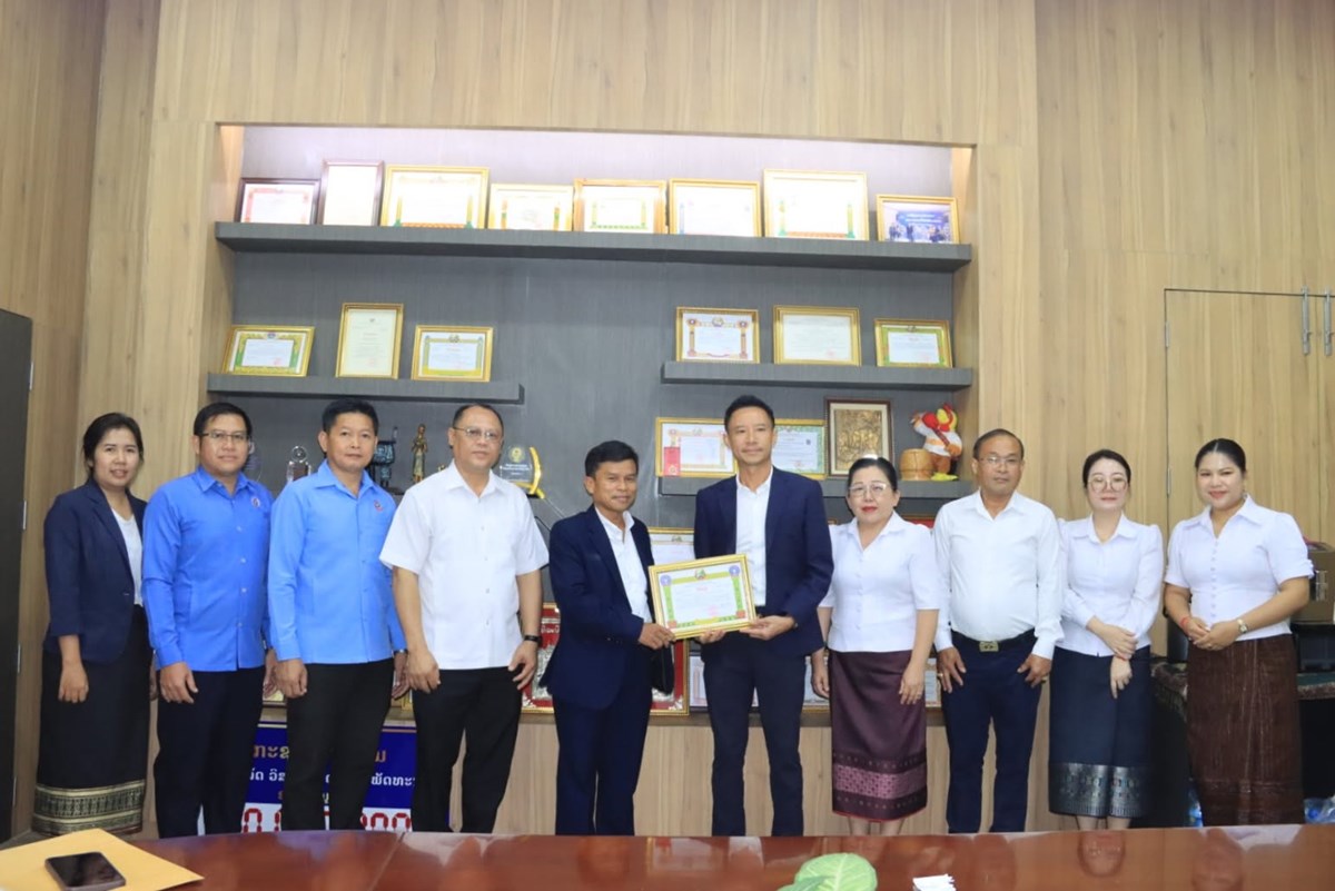 ລັດວິສາຫະກິດຫວຍພັດທະນາລາວ ມອບເງິນ 20 ລ້ານກີບ ສ້ອມແປງໂຮງຮຽນ ມ.ຕົ້ນ ຫ້ວຍໄລ image 1 ລດວສາຫະກດຫວຍພດທະນາລາວ ມອບເງນ 20 ລານກບ ສອມແປງໂຮງຮຽນ ມ.ຕນ ຫວຍໄລ - image 1