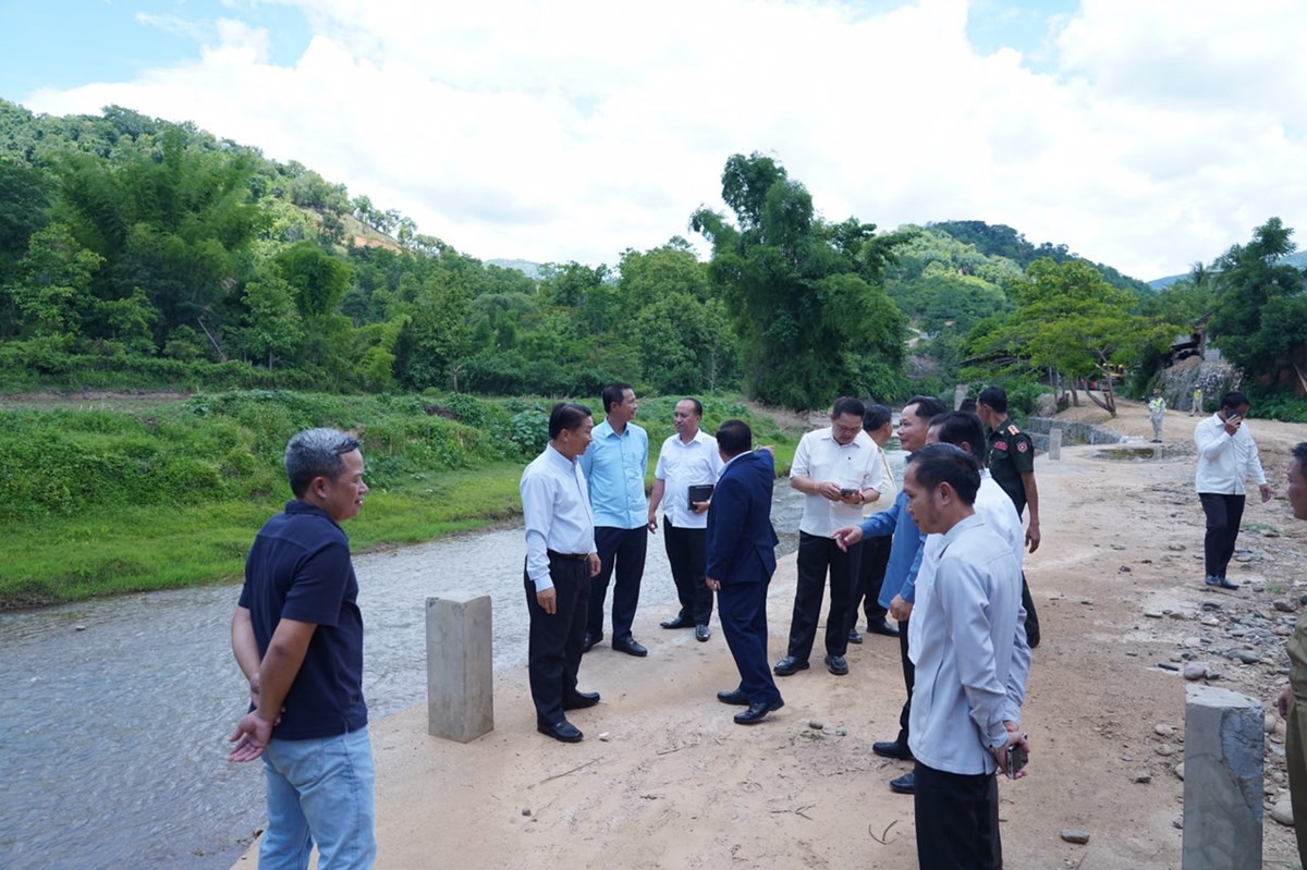 ການນຳແຂວງຫວງພະບາງ ຕດຕາມໂຄງການກສາງພນຖານໂຄງລາງ ຢເມອງໂພນໄຊ - image 1