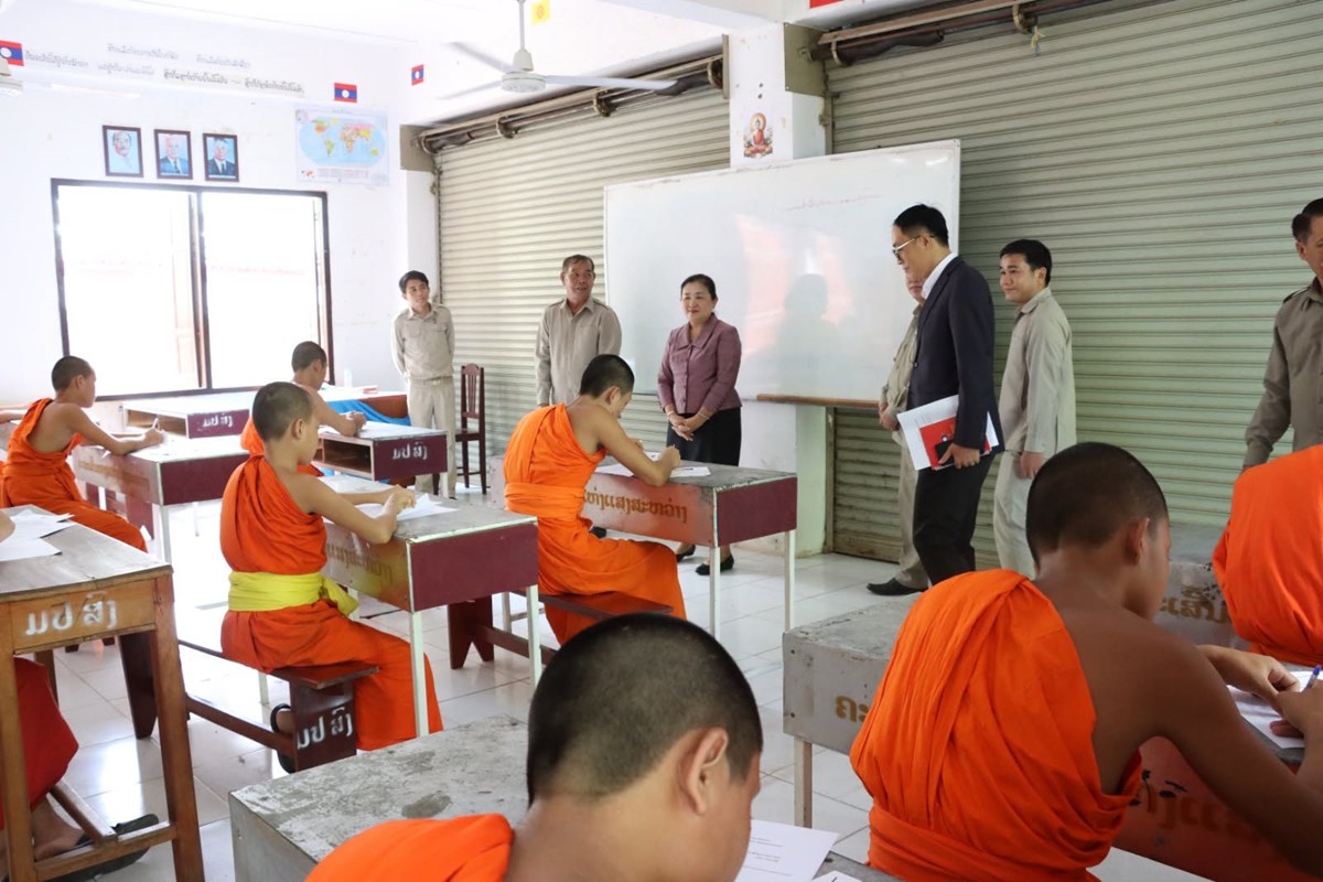 ຮອງລັດຖະມົນຕີກະຊວງ ສສກ ລົງຕິດຕາມການສອບເສັງຈົບຊັ້ນ ມ.4 ຢູ່ ນວ image 1 ຮອງລດຖະມນຕກະຊວງ ສສກ ລງຕດຕາມການສອບເສງຈບຊນ ມ.4 ຢ ນວ - image 1
