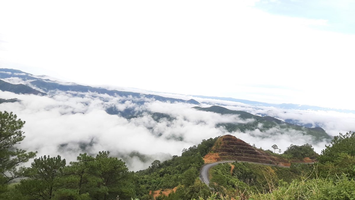 ເລຂາທິການໃຫຍ່ ໃຫ້ຂະໜານນາມ ຕາແສງຕາເວັນອອກ ລອຍເມກ image 3 ເລຂາທການໃຫຍ ໃຫຂະໜານນາມ ຕາແສງຕາເວນອອກ ລອຍເມກ - image 3