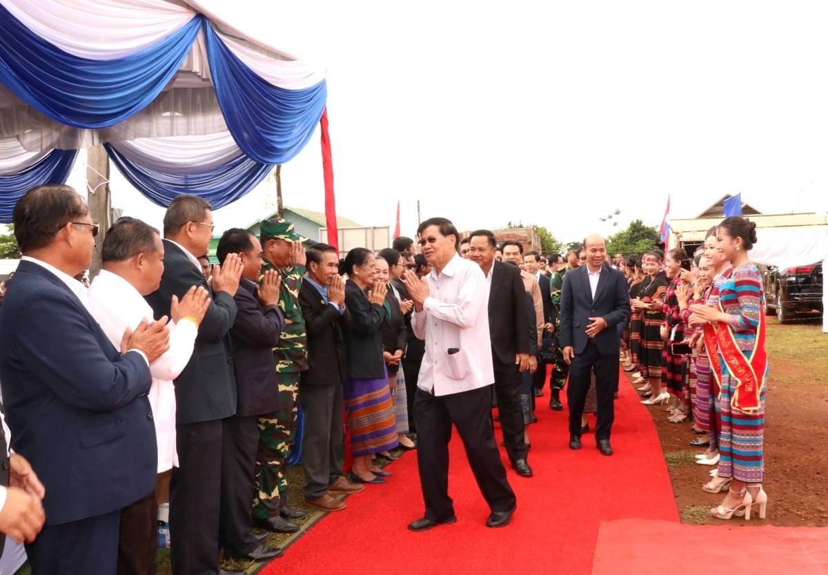 ເລຂາທິການໃຫຍ່ ໃຫ້ຂະໜານນາມ ຕາແສງຕາເວັນອອກ ລອຍເມກ image 1 ເລຂາທການໃຫຍ ໃຫຂະໜານນາມ ຕາແສງຕາເວນອອກ ລອຍເມກ - image 1