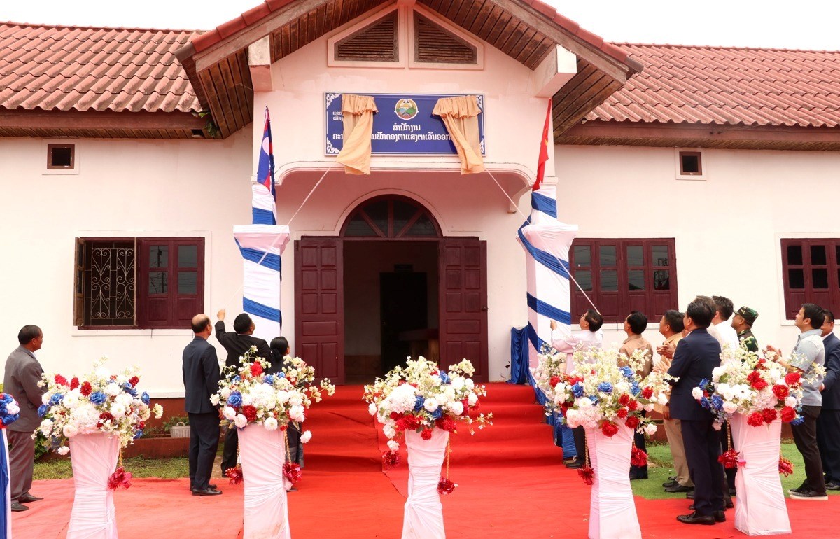 ເລຂາທິການໃຫຍ່ ໃຫ້ຂະໜານນາມ ຕາແສງຕາເວັນອອກ ລອຍເມກ image 2 ເລຂາທການໃຫຍ ໃຫຂະໜານນາມ ຕາແສງຕາເວນອອກ ລອຍເມກ - image 2