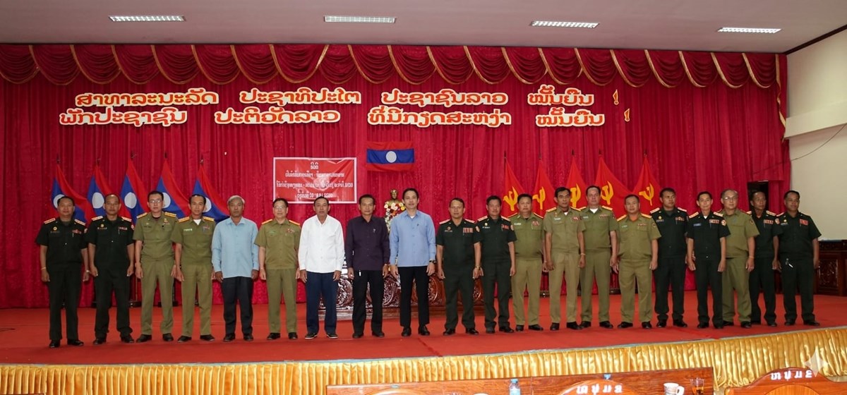 ເມອງໂຂງ ເປດອບຮມການເມອງ-ຫດແອບການທະຫານ ໃຫກຳລງ ປກຊ-ປກສ - image 2