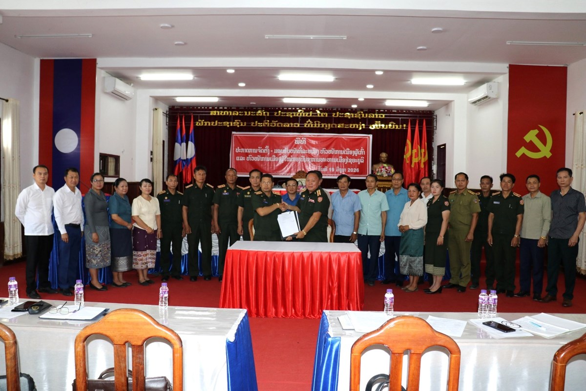 ມອບ-ຮບໜາທຫວໜາການເມອງ ກອງບນຊາການທະຫານເມອງໄຊຍະບລ ຜເກາ-ຜໃໝ - image 3