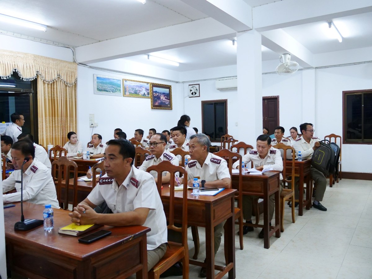 ພະນກງານສວຍສາອາກອນຫວງພະບາງ ເຊອມຊມນຕກຳວຽກງານອາກອນມນຄາເພມ - image 1