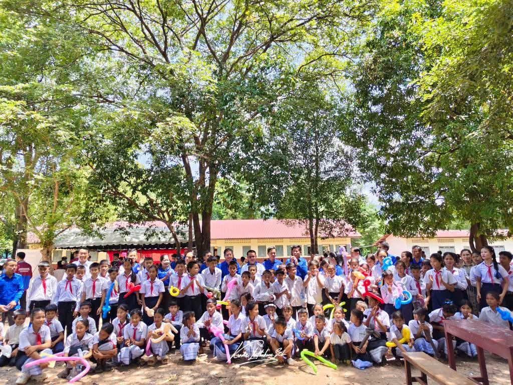 ຄະນະຊາວໜຸ່ມອາສາສະໝັກລະດູແລ້ງສີຂຽວ ນະຄອນໂຮ່ຈິມິນ ຈັດກິດຈະກຳຢູ່ເມືອງຊະນະສົມບູນ image 2 ຄະນະຊາວໜມອາສາສະໝກລະດແລງສຂຽວ ນະຄອນໂຮຈມນ ຈດກດຈະກຳຢເມອງຊະນະສມບນ - image 2