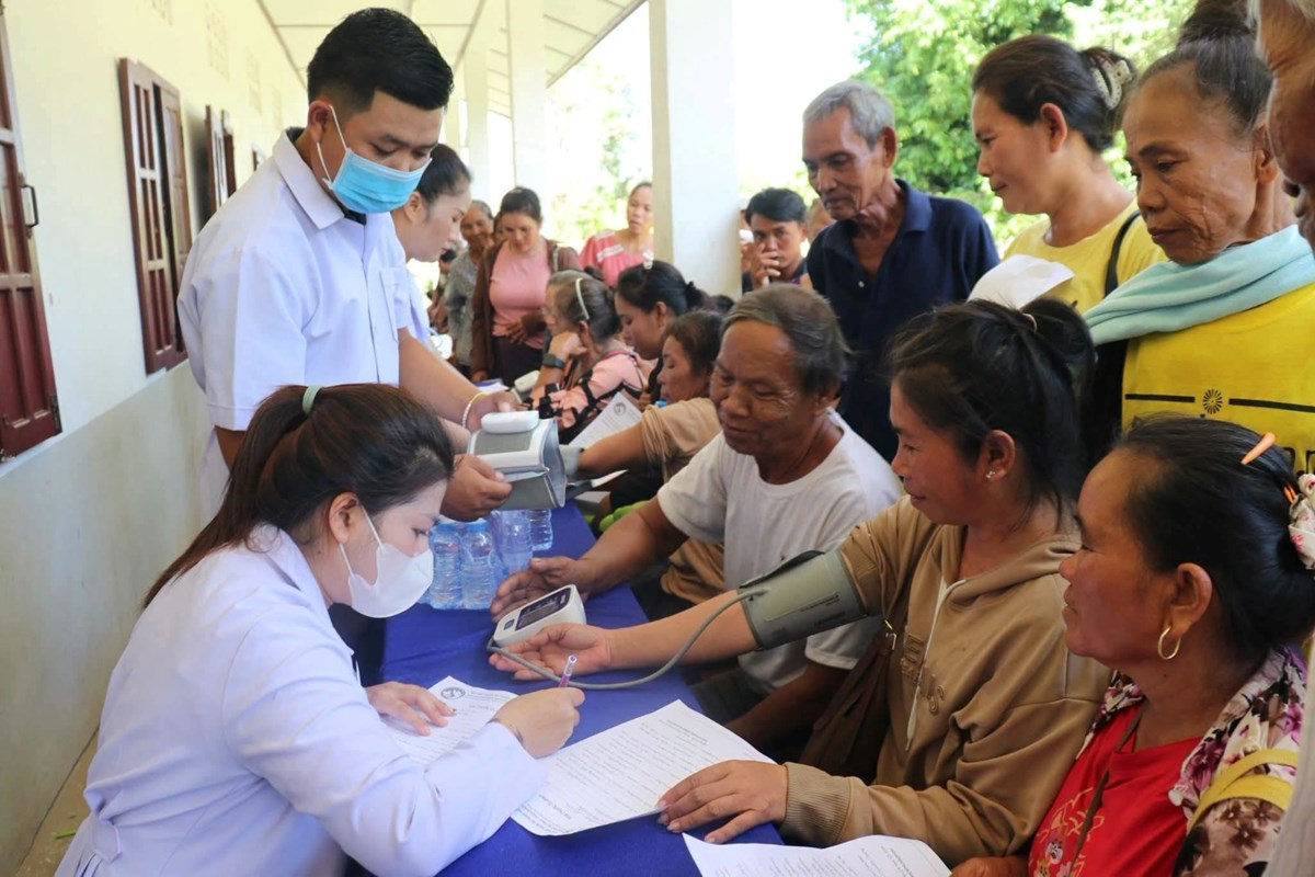 ຄະນະຊາວໜຸ່ມອາສາສະໝັກລະດູແລ້ງສີຂຽວ ນະຄອນໂຮ່ຈິມິນ ຈັດກິດຈະກຳຢູ່ເມືອງຊະນະສົມບູນ image 3 ຄະນະຊາວໜມອາສາສະໝກລະດແລງສຂຽວ ນະຄອນໂຮຈມນ ຈດກດຈະກຳຢເມອງຊະນະສມບນ - image 3
