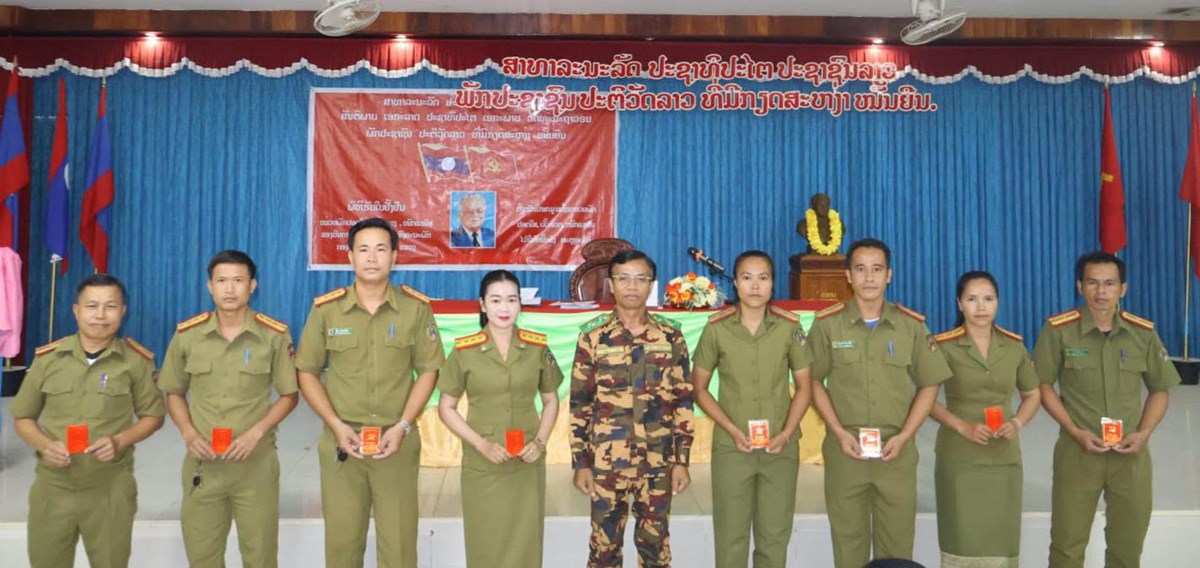 ປກສ ເຊກອງ ມອບໃບຢງຢນໜວຍພກປອດໃສ ເຂມແຂງ ໜກແໜນ ປະຈຳປ 2025 - image 4