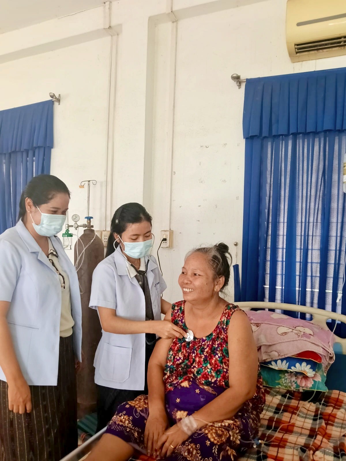 ຫົວໜ້າພະແນກສາທາເຊກອງ ລົງຕິດຕາມຊຸກຍູ້ວຽກງານຢູ່ໂຮງໝໍແຂວງ image 2 ຫວໜາພະແນກສາທາເຊກອງ ລງຕດຕາມຊກຍວຽກງານຢໂຮງໝແຂວງ - image 2