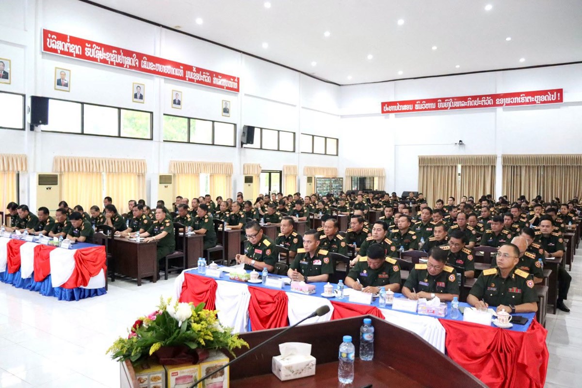 ຮອງລັດຖະມົນຕີກະຊວງປ້ອງກັນປະເທດ ພົບປະໂອ້ລົມພະນັກງານຫຼັກແຫຼ່ງ ຢູ່ກົມໃຫຍ່ເຕັກນິກກອງທັບ image 1 ຮອງລດຖະມນຕກະຊວງປອງກນປະເທດ ພບປະໂອລມພະນກງານຫກແຫງ ຢກມໃຫຍເຕກນກກອງທບ - image 1