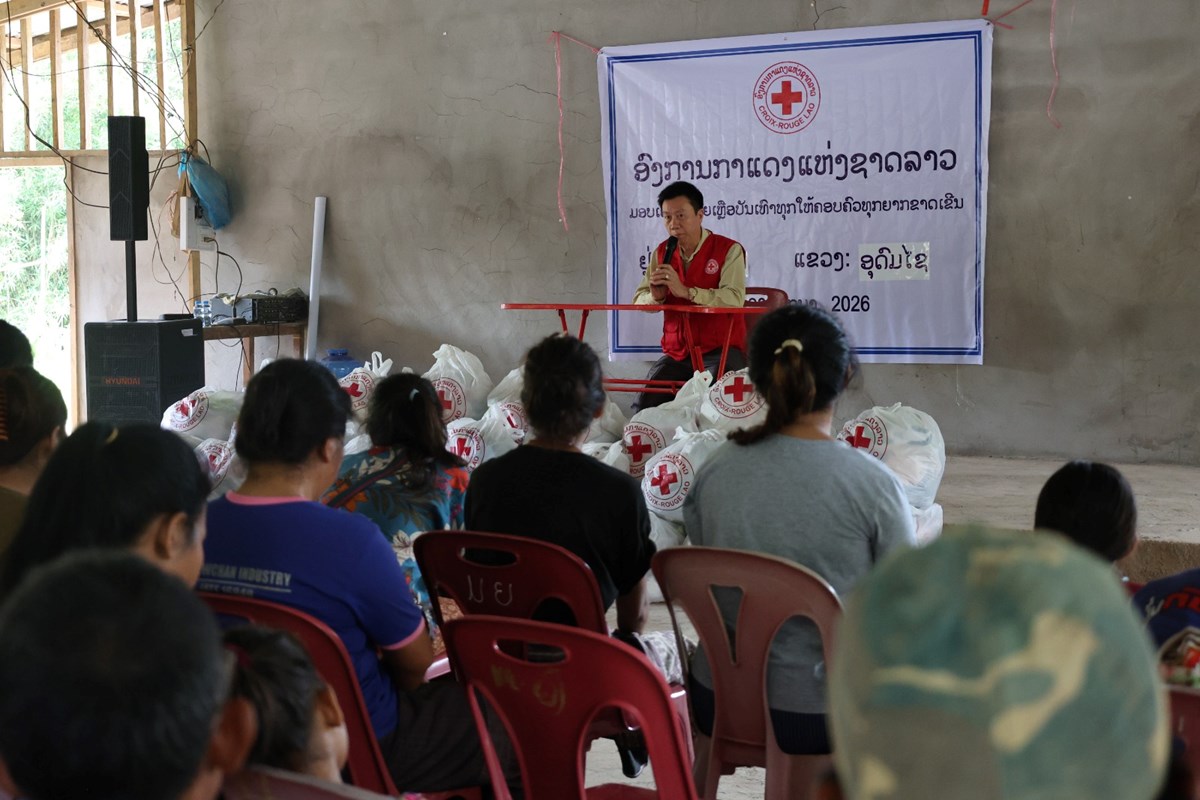 ອົງການກາແດງແຫ່ງຊາດລາວ ຈັດຝຶກອົບຮົມການປະເມີນ EVCA ແລະ ລະບົບ CEWS ໃຫ້ແກ່ 2 ແຂວງ ພ້ອມມອບເຄື່ອງບັນເທົາທຸກ image 1 ອງການກາແດງແຫງຊາດລາວ ຈດຝກອບຮມການປະເມນ EVCA ແລະ ລະບບ CEWS ໃຫແກ 2 ແຂວງ ພອມມອບເຄອງບນເທາທກ - image 1