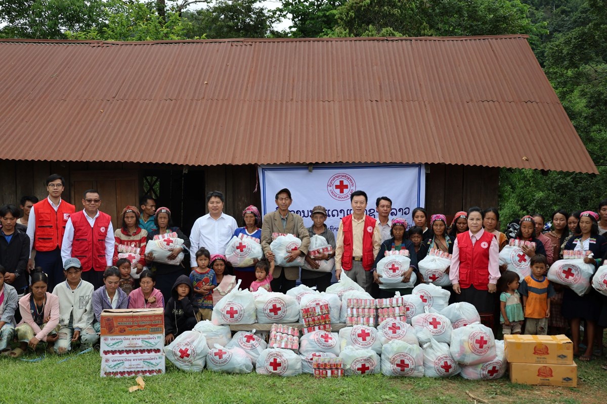 ອົງການກາແດງແຫ່ງຊາດລາວ ຈັດຝຶກອົບຮົມການປະເມີນ EVCA ແລະ ລະບົບ CEWS ໃຫ້ແກ່ 2 ແຂວງ ພ້ອມມອບເຄື່ອງບັນເທົາທຸກ image 3 ອງການກາແດງແຫງຊາດລາວ ຈດຝກອບຮມການປະເມນ EVCA ແລະ ລະບບ CEWS ໃຫແກ 2 ແຂວງ ພອມມອບເຄອງບນເທາທກ - image 3