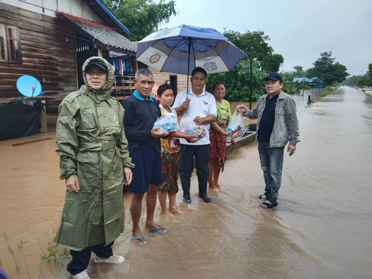 ການນຳເມືອງຄູນຄຳລົງຕິດຕາມສະພາບນ້ຳຖ້ວມ image 1 ການນຳເມອງຄນຄຳລງຕດຕາມສະພາບນຳຖວມ - image 1