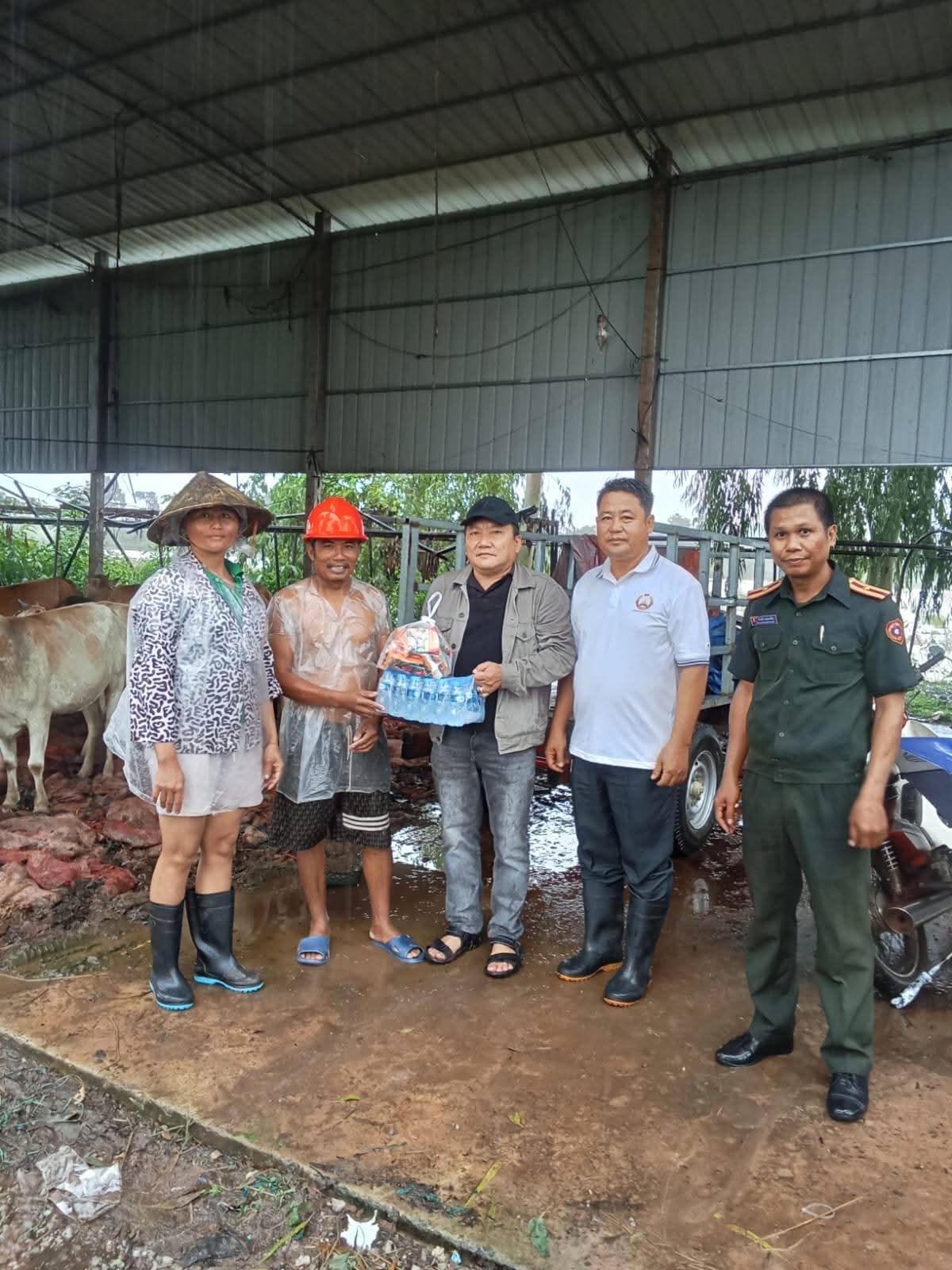ການນຳເມືອງຄູນຄຳລົງຕິດຕາມສະພາບນ້ຳຖ້ວມ image 2 ການນຳເມອງຄນຄຳລງຕດຕາມສະພາບນຳຖວມ - image 2