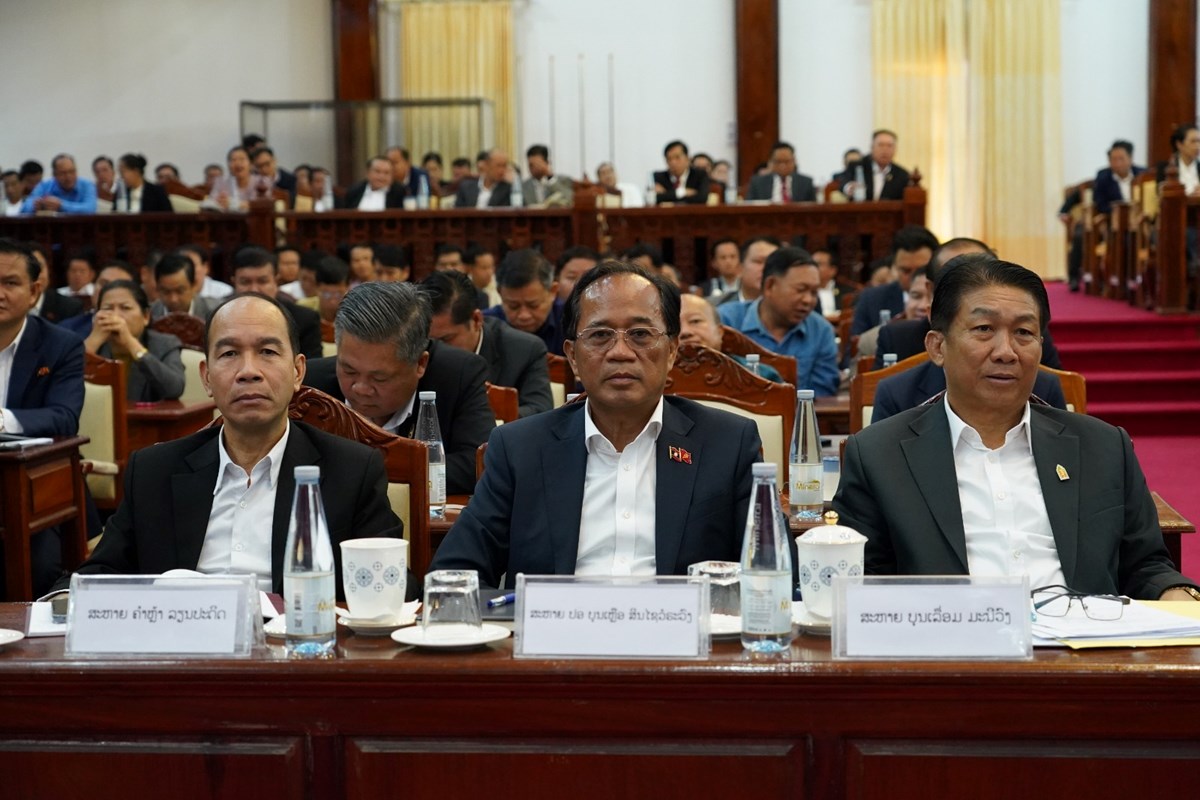 ເລຂາທິການໃຫຍ່ ພົບປະໂອ້ລົມ ຄະນະນໍາ ແລະ ພະນັກງານຫຼັກແຫຼ່ງ ແຂວງຫຼວງພະບາງ image 2 ເລຂາທການໃຫຍ ພບປະໂອລມ ຄະນະນາ ແລະ ພະນກງານຫກແຫງ ແຂວງຫວງພະບາງ - image 2