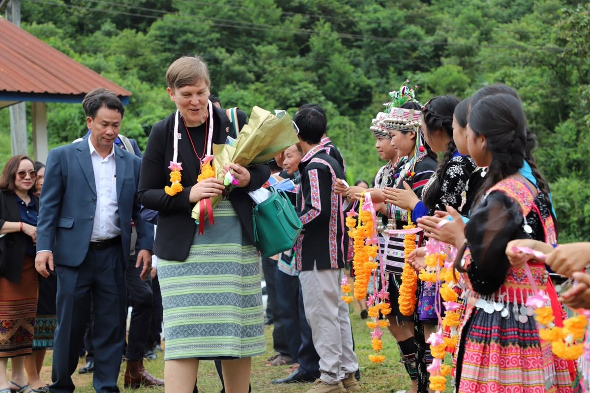 ການຮ່ວມມື ລາວ–ອົດສະຕຣາລີ ຊ່ວຍຫຼຸດຜ່ອນອັດຕາການອອກໂຮງຮຽນຂອງເດັກຍິງທຸກຍາກ image 3 ການຮວມມ ລາວ–ອດສະຕຣາລ ຊວຍຫດຜອນອດຕາການອອກໂຮງຮຽນຂອງເດກຍງທກຍາກ - image 3