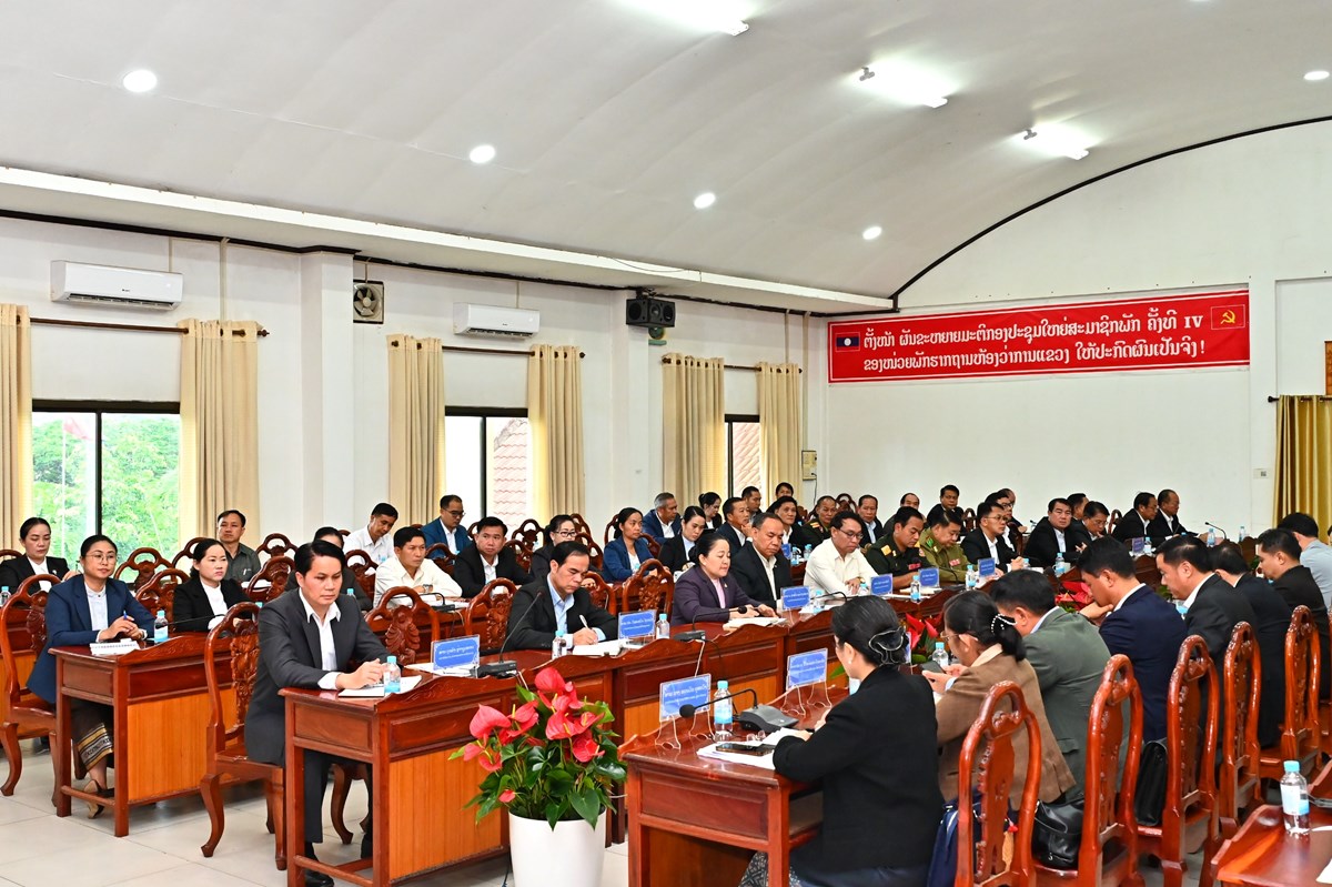ທ່ານ ສະເຫຼີມໄຊ ກົມມະສິດ ພົບປະໂອ້ລົມການນຳ ແລະ ພະນັກງານຫຼັກແຫຼ່ງແຂວງອຸດົມໄຊ image 1 ທານ ສະເຫມໄຊ ກມມະສດ ພບປະໂອລມການນຳ ແລະ ພະນກງານຫກແຫງແຂວງອດມໄຊ - image 1