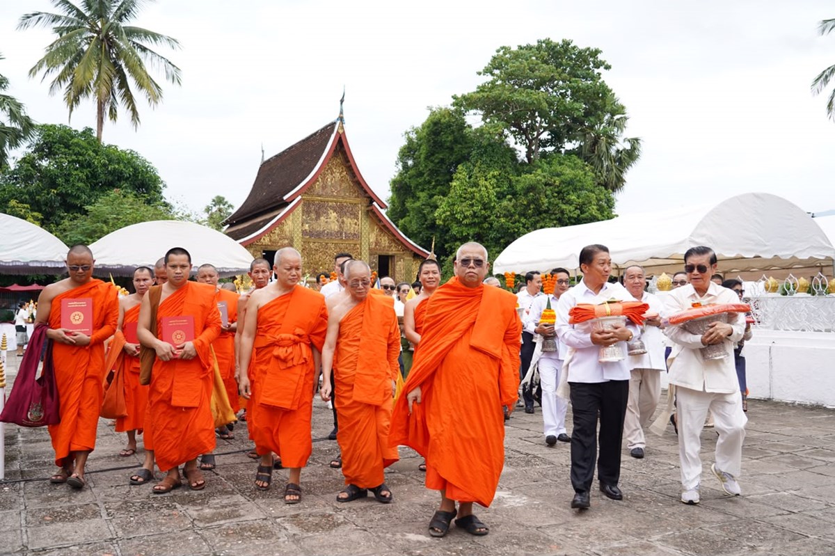 ຊາວພດຮວມບນຜາປາສາມກຄ ສມທບທນສາງຫທາມະສະພາ ຫວງພະບາງ - image 1