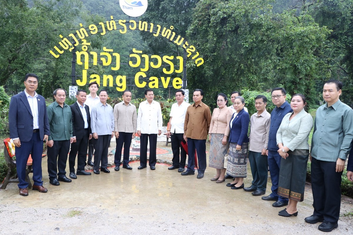 ສະຫາຍ ທອງລນ ສສລດ ຢຽມຢາມ ແລະ ໂອລມພະນກງານຫກແຫງ ຂອງແຂວງວຽງຈນ - image 3