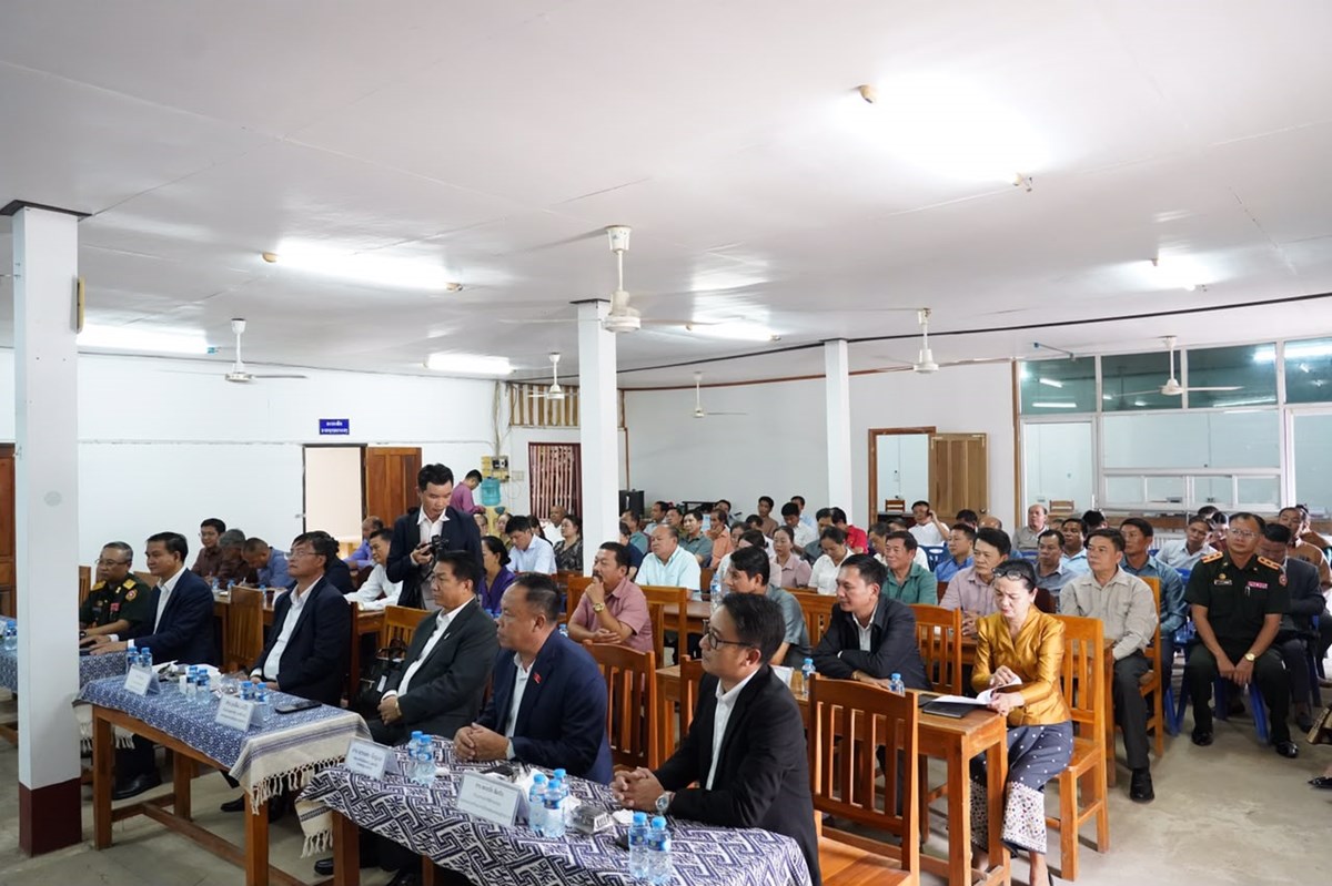 ຜ​ປະ​ຈຳ​ການ​ ຄະ​ນະ​ເລ​ຂາ​ທ​ການ​ສນ​ກາງ​ພກ ຢຽມ​ຢາມ​ຕາ​ແສງ​ຊຽງ​ທອງ - image 1