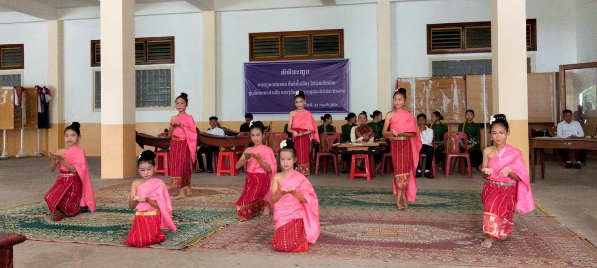 ສຳເລດຊດອບຮມດນຕພນເມອງລາວ ໃຫເດກນອຍສນວດທະນະທຳເດກແຂວງອດຕະປ - image 2