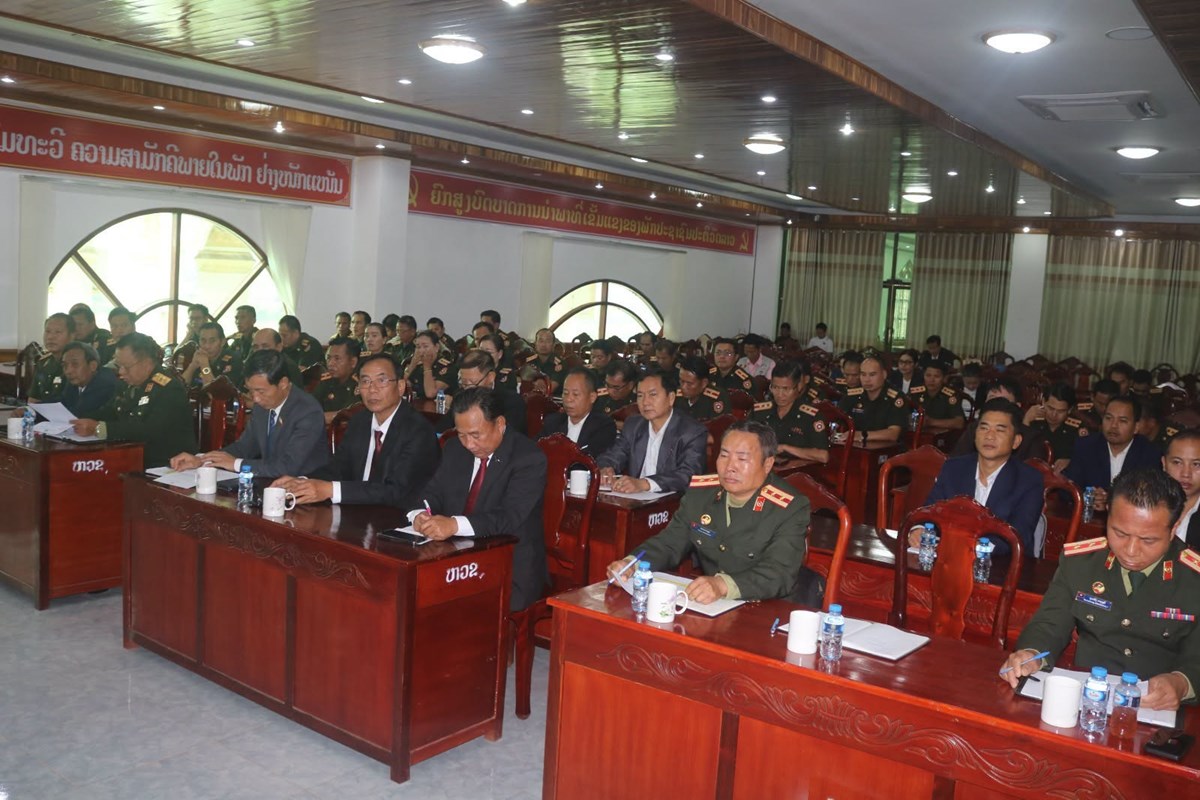 ຜງສາລ ປະດບຫຽນໄຊ ແລະ ມອບໃບຍອງຍ ສສ ຫວຽດນາມໃຫບກຄນ-ກມກອງ - image 1