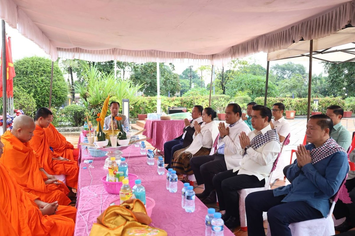ຄາມວນ ຈດພທທາງສາສະໜາ ກອນເລມກສາງ ແລະ ບລະນະສວນອະນສາວະລ ປະທານ ໄກສອນ ພມວຫານ - image 2