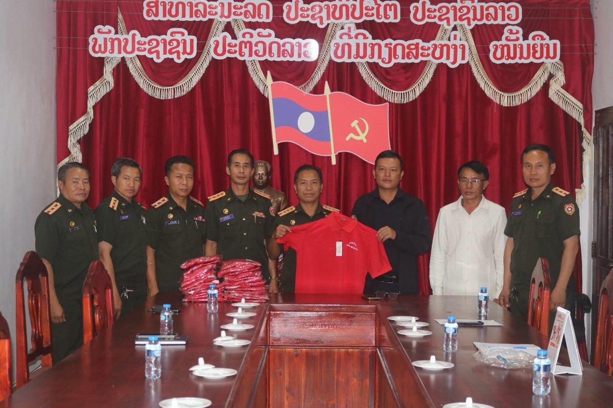 ບລສດ ກະສກາ ຈາກດຜດຽວ ມອບເຄອງກລາໃຫກອງບນຊາການທະຫານຜງສາລ - image 1