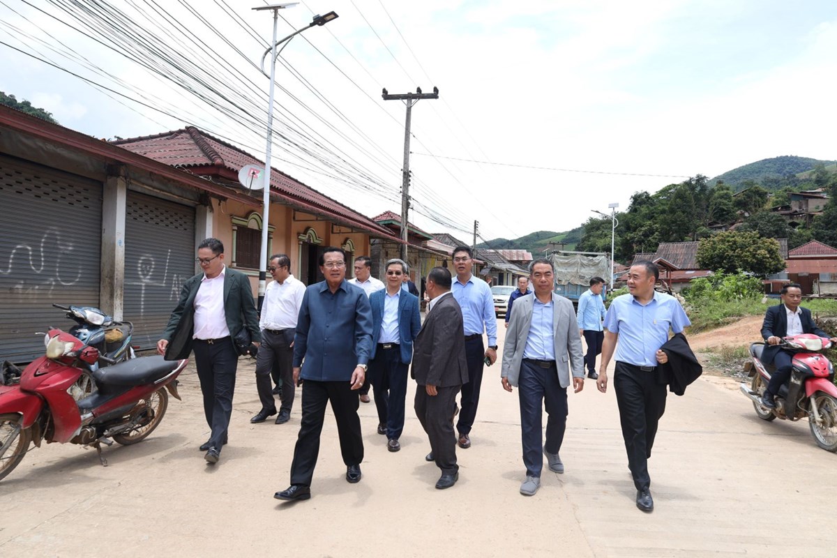 ສະຫາຍ ວນໄຊ ພອງສະຫວນ ເຄອນໄຫວຢຽມຢາມ ແລະ ເຮດວຽກຢເມອງສຳພນ - image 3