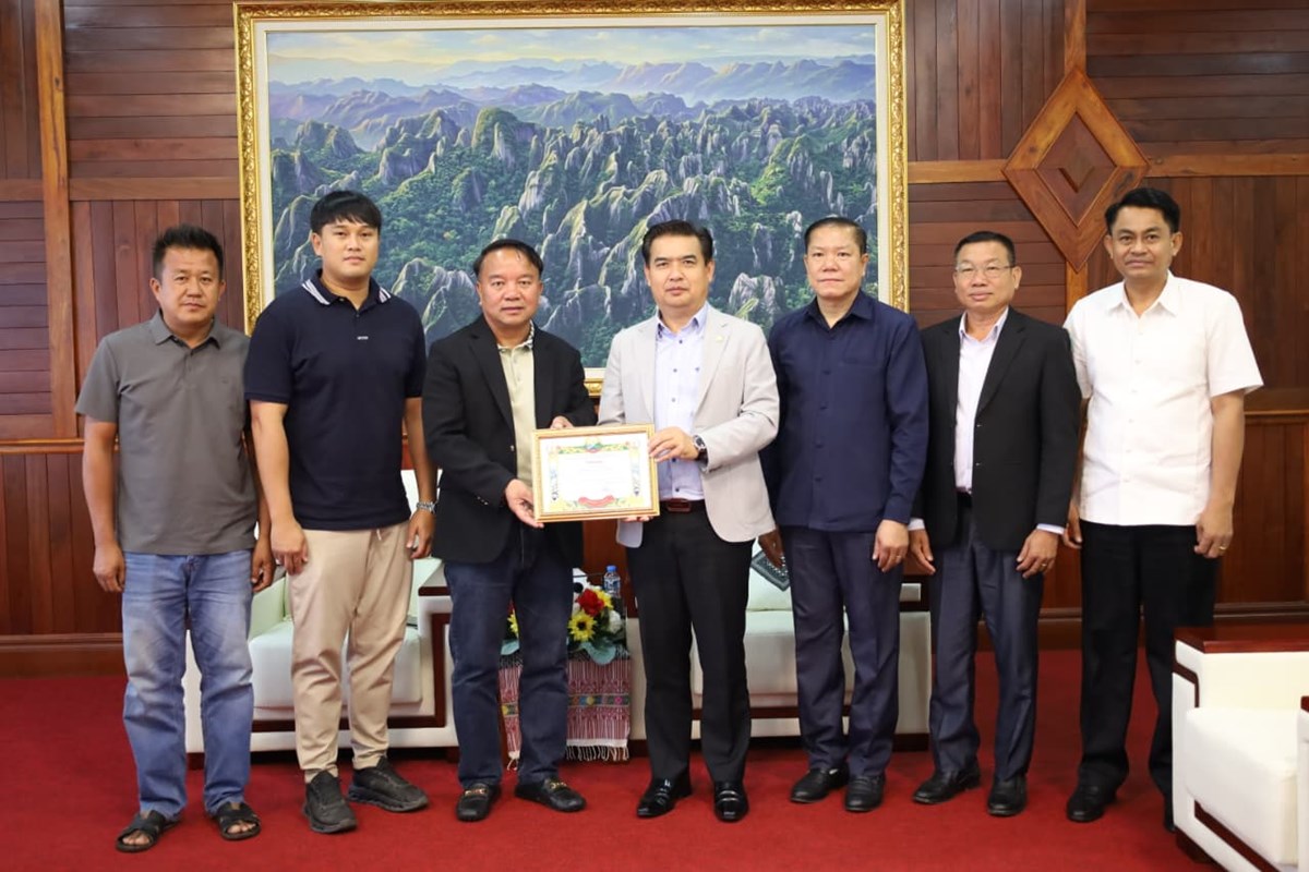 ບລສດສຣໄຊກສາງເຄຫາສະຖານແລະຂວທາງມອບເງນ400ລານກບໃຫແຂວງຄຳມວນ - image 1