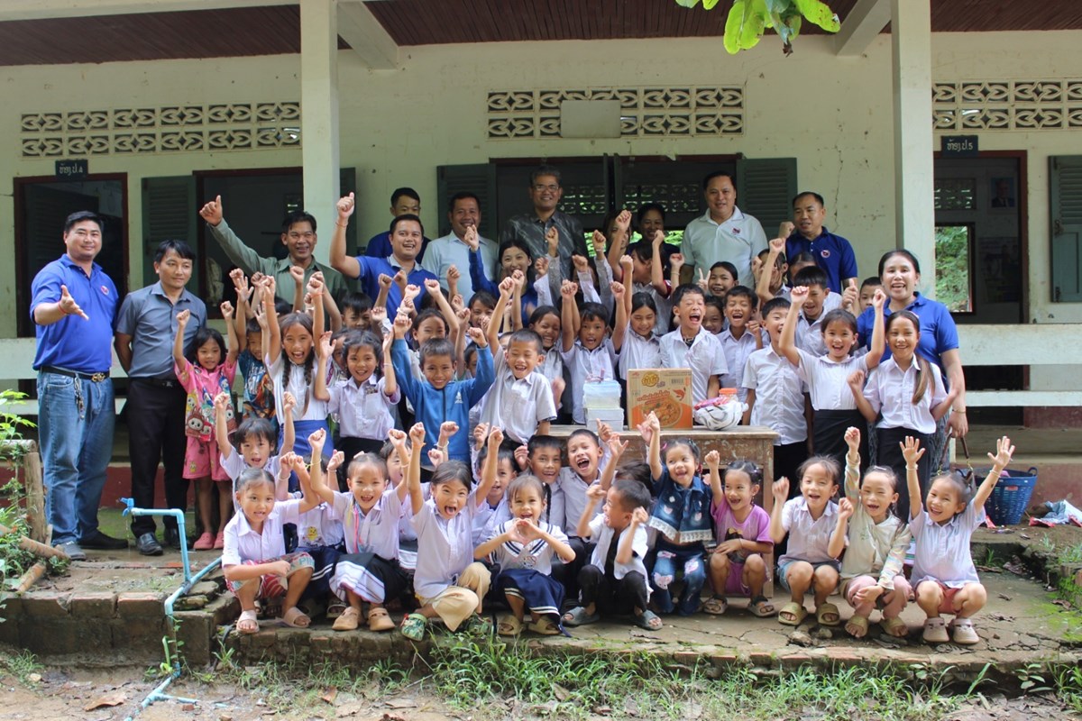 ຊາວໜຸ່ມອາສາສະໝັກ ສືບຕໍ່ພາລະກິດສ້າງອານາຄົດ ນໍານ້ອງຄືນສູ່ໂຮງຮຽນ image 1 ຊາວໜມອາສາສະໝກ ສບຕພາລະກດສາງອານາຄດ ນານອງຄນສໂຮງຮຽນ - image 1