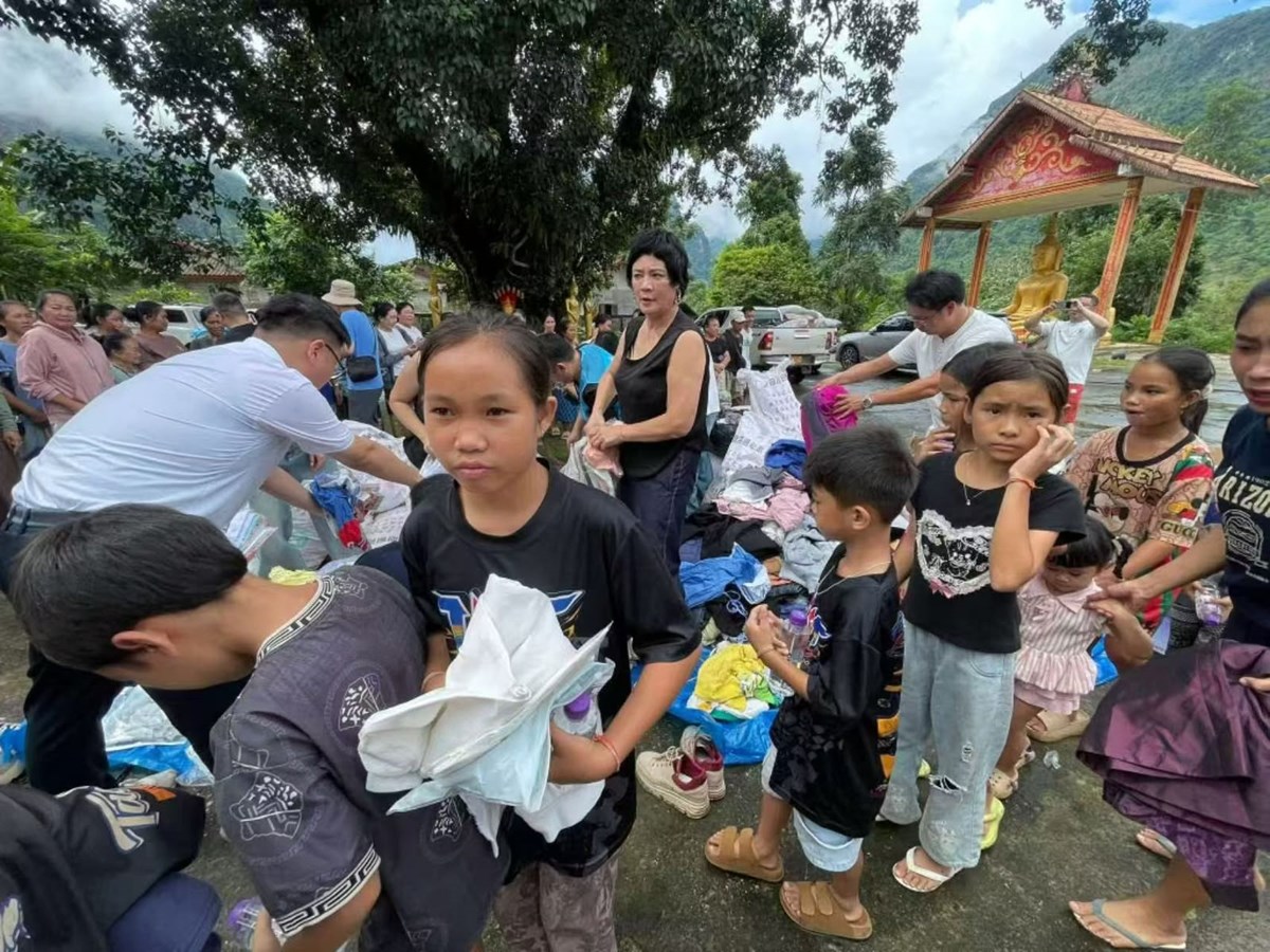 ສະມາຄົມການຮ່ວມມື ແລະ ພັດທະນາຊາວໜຸ່ມລາວ-ຈີນມອບເຄື່ອງໃຫ້ປະຊາຊົນ ເຂດຊົນນະບົດນະຄອນຫຼວງວຽງຈັນ-ວັງວຽງ image 3 ສະມາຄມການຮວມມ ແລະ ພດທະນາຊາວໜມລາວ-ຈນມອບເຄອງໃຫປະຊາຊນ ເຂດຊນນະບດນະຄອນຫວງວຽງຈນ-ວງວຽງ - image 3