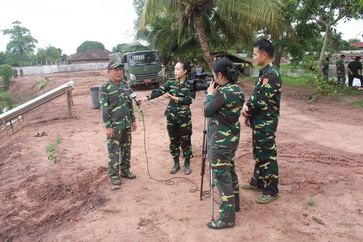ສຸມໃສ່ 4 ດ້ານ ເພື່ອພັດທະນາສື່ວິທະຍຸກະຈາຍສຽງກອງທັບ image 2 ສມໃສ 4 ດານ ເພອພດທະນາສວທະຍກະຈາຍສຽງກອງທບ - image 2