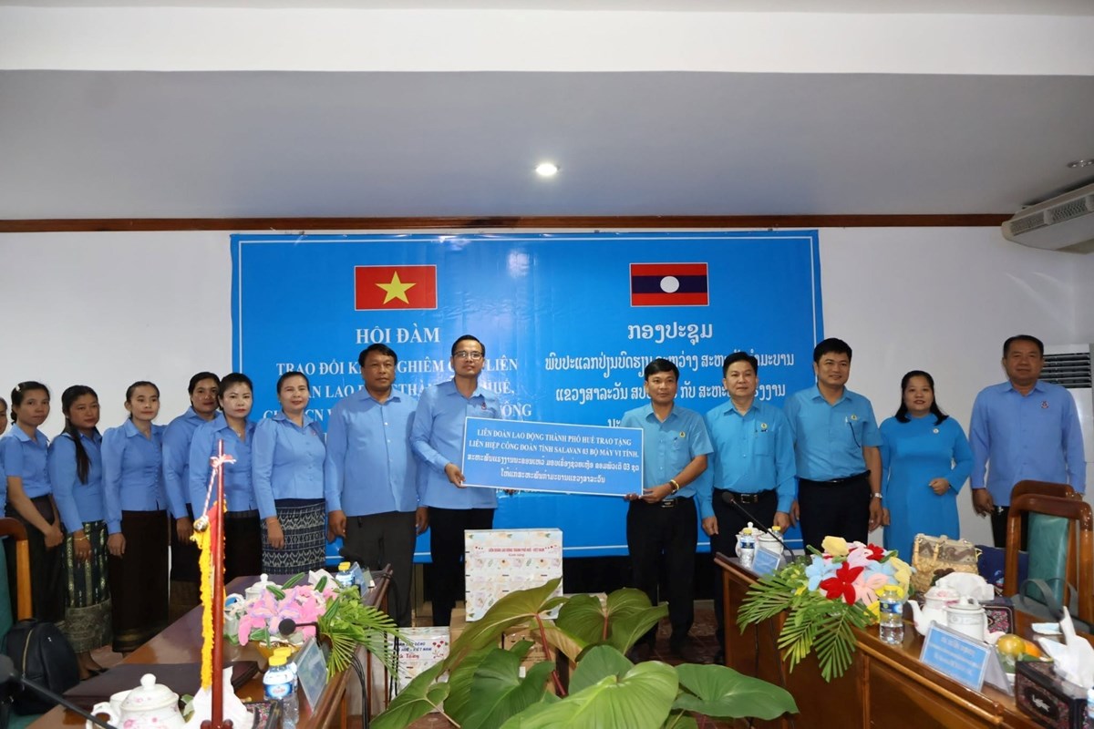 ສະຫະພັນກໍາມະບານສາລະວັນ ແລະ ສະຫະພັນແຮງງານ ນະຄອນເຫວ້ ພົບປະແລກປ່ຽນບົດຮຽນ image 1 ສະຫະພນກາມະບານສາລະວນ ແລະ ສະຫະພນແຮງງານ ນະຄອນເຫວ ພບປະແລກປຽນບດຮຽນ - image 1